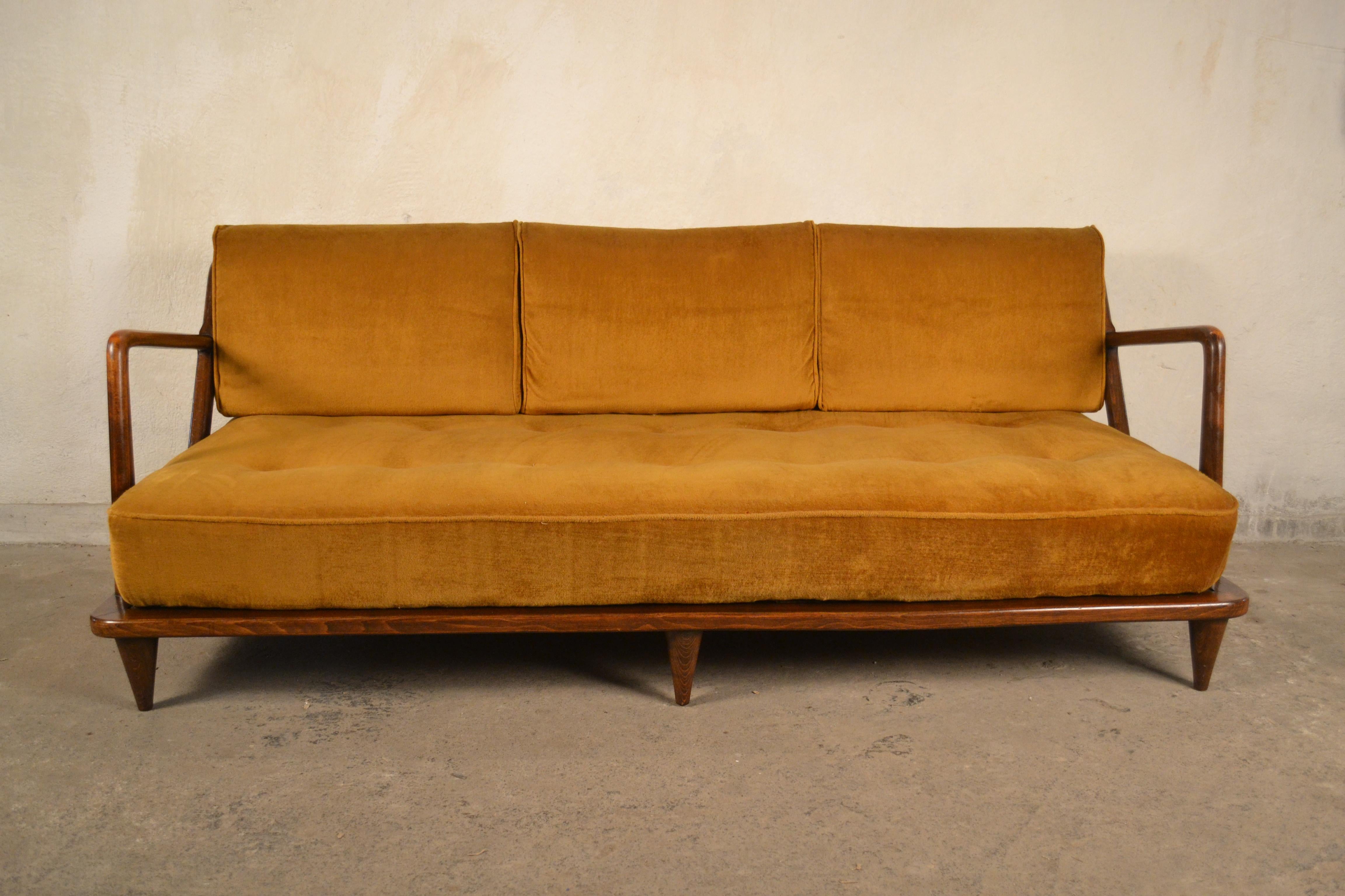 Sofa, designed by Svante Skogh, Förenade Möbelfabrikerna Linköping , Sweden from the 1950s. Fully original. The sofa is unique and difficult to find on the secondary market. Beautiful form and perfection of workmanship.