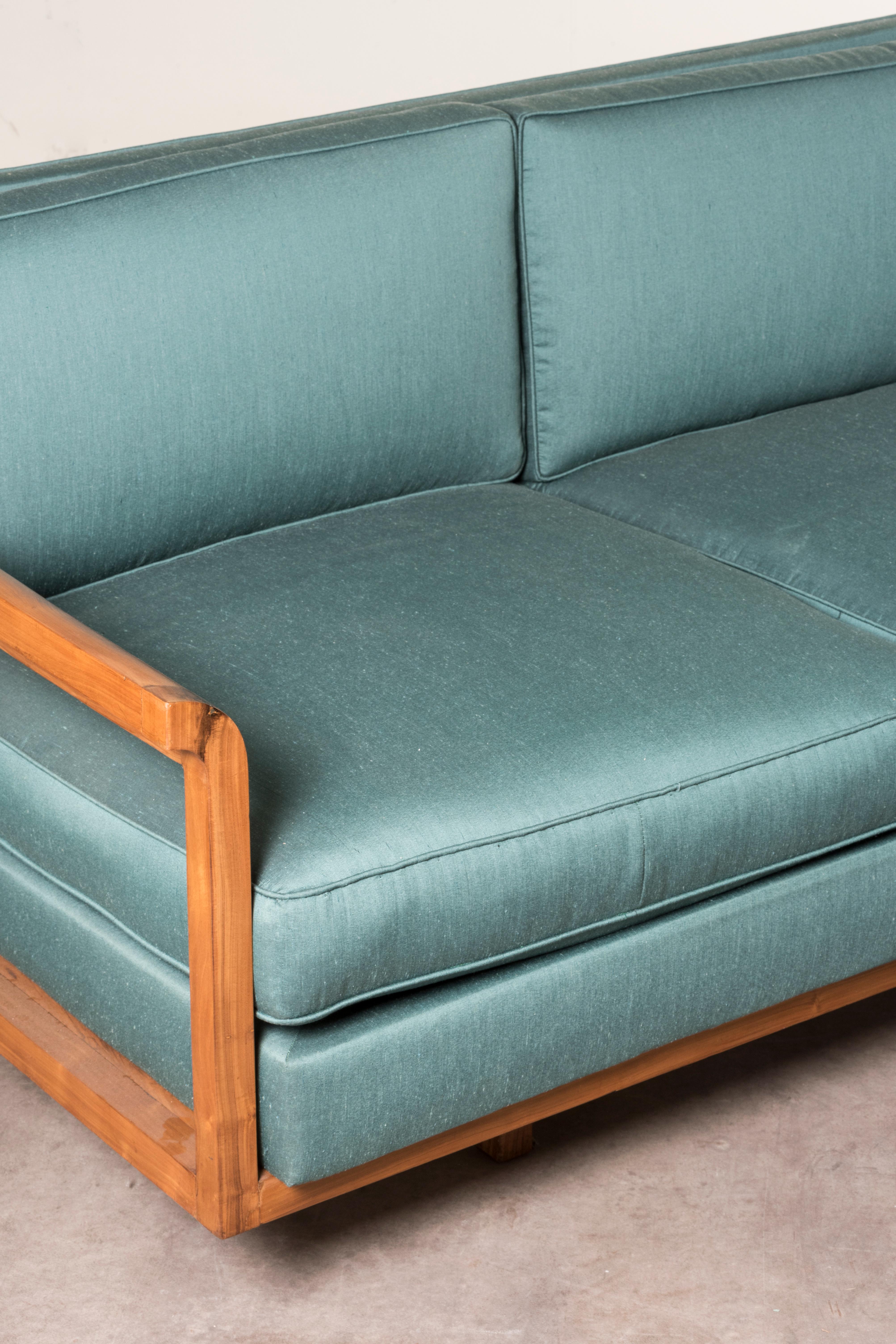 1950 Branco e Preto-Sofa wood fabric upholstery Manufactured by Paubrà For Sale 2