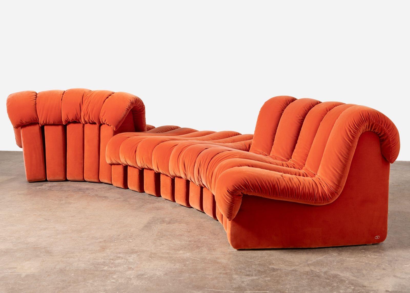 Custom ordered sofa DS-600 designed by Eleanora Peduzzi-Riva, Ueli Berger, and Heinz Ulrich, De Sede, 1972, Switzerland. This unique design is comprised of fifteen elements total, five right, five left, and five stool elements with plug-in-hinge