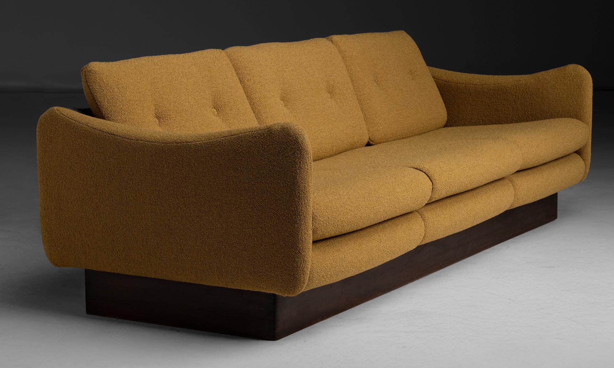 Sofa, England circa 1960 In Good Condition For Sale In Culver City, CA