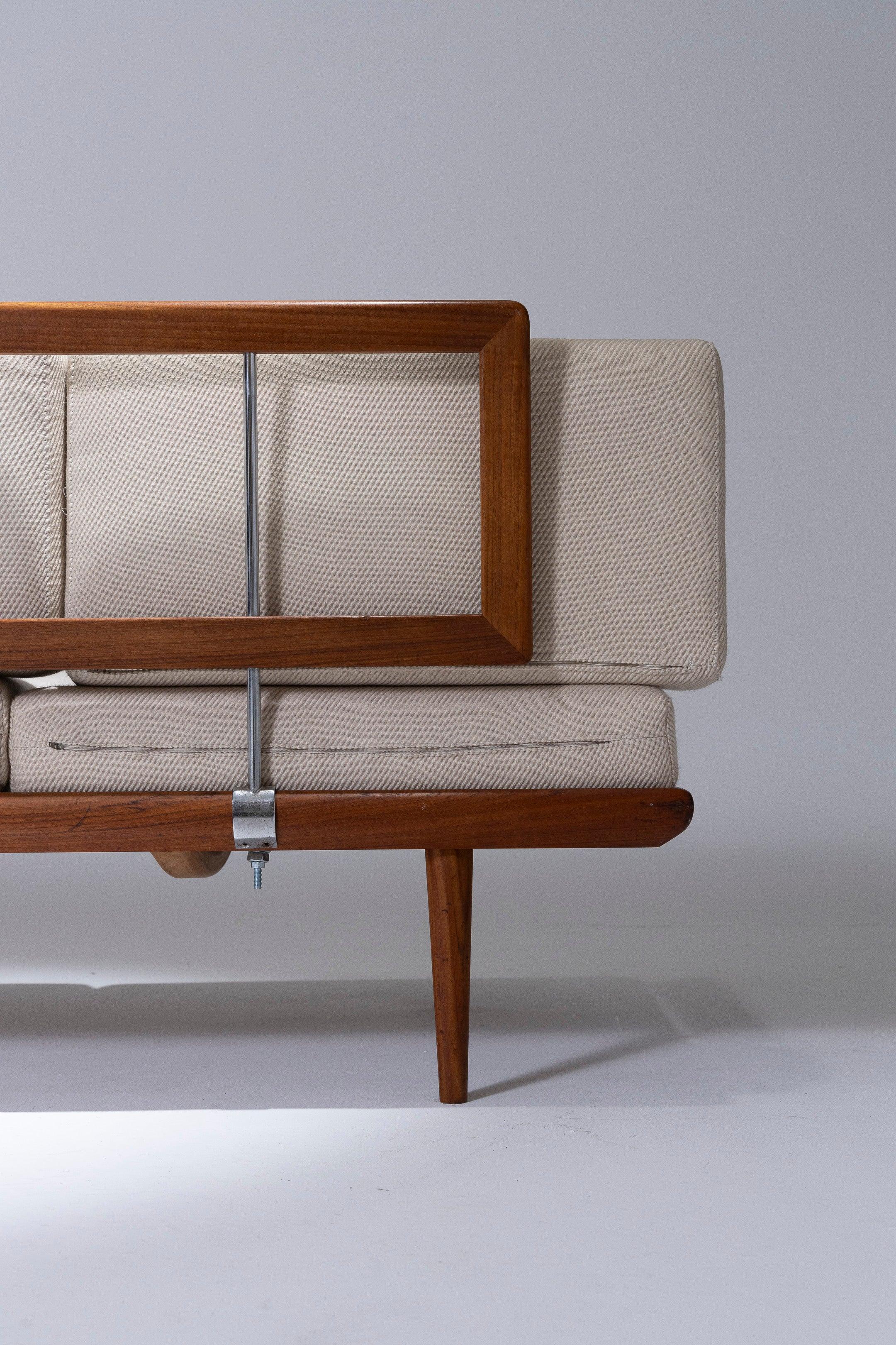 Sofa “FD417 Minerva” Peter Hvidt & Orla Molgaard-Nielsen 6