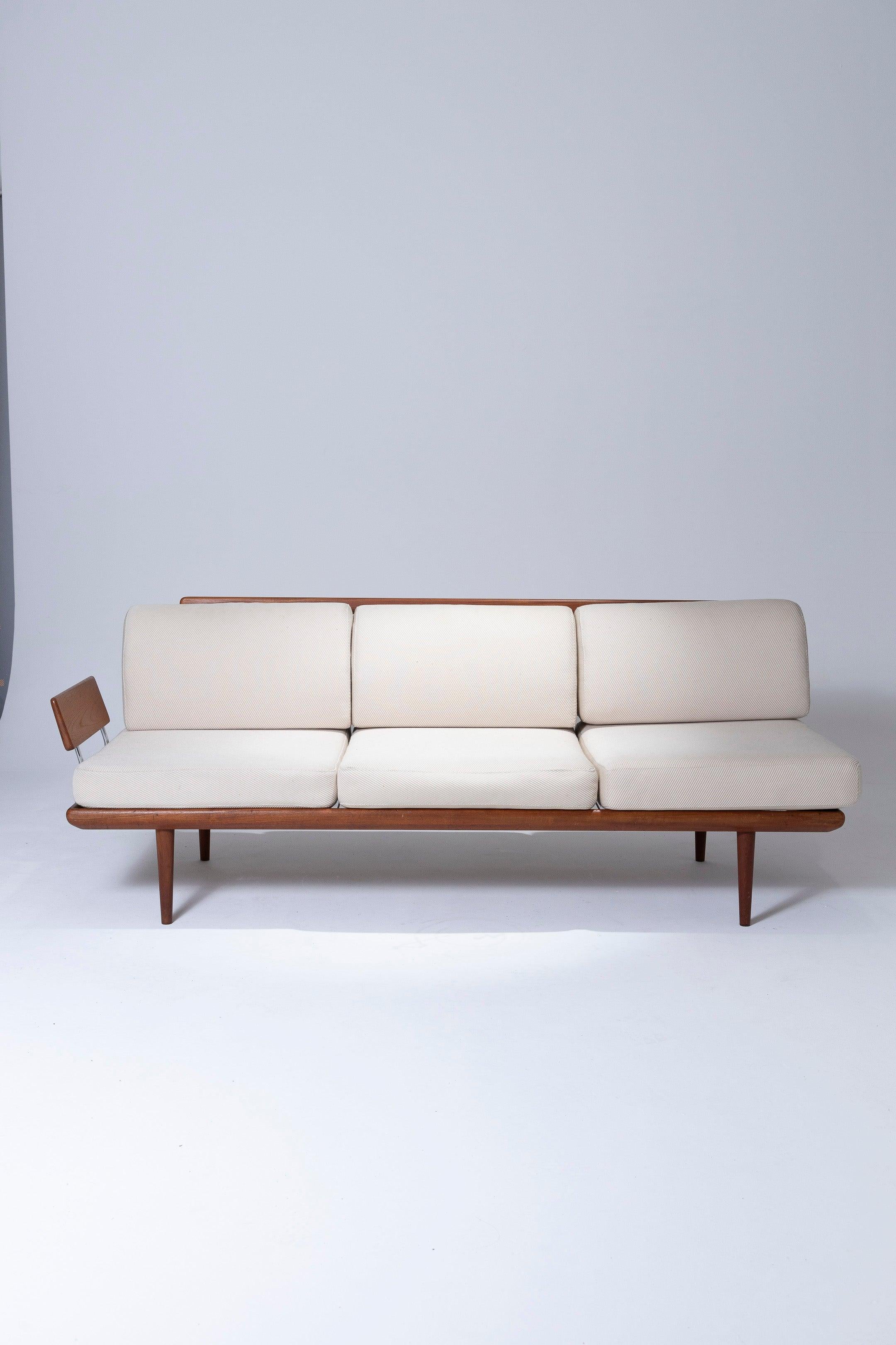 Sofa “FD417 Minerva” Peter Hvidt & Orla Molgaard-Nielsen In Good Condition In PARIS, FR