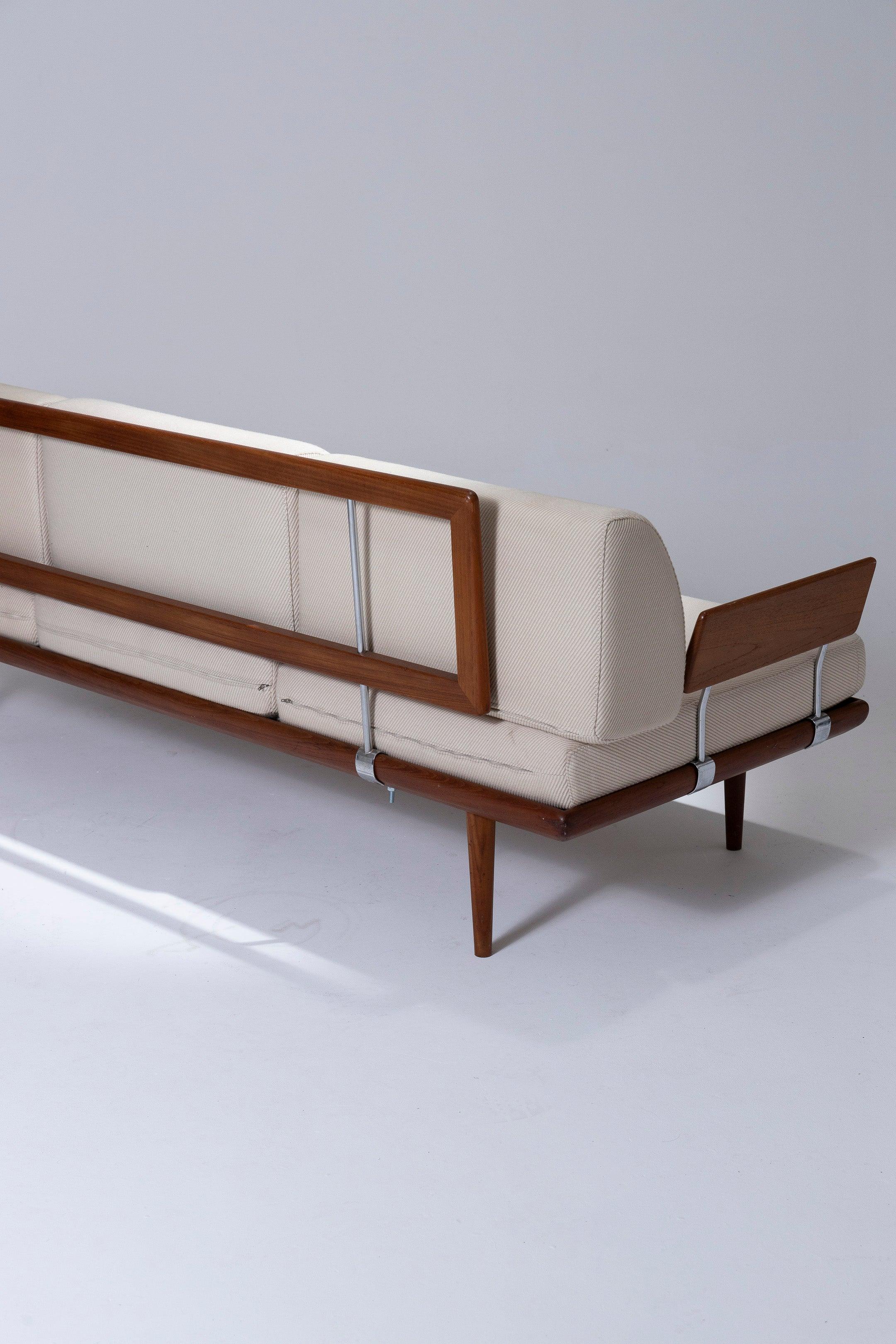Sofa “FD417 Minerva” Peter Hvidt & Orla Molgaard-Nielsen 4