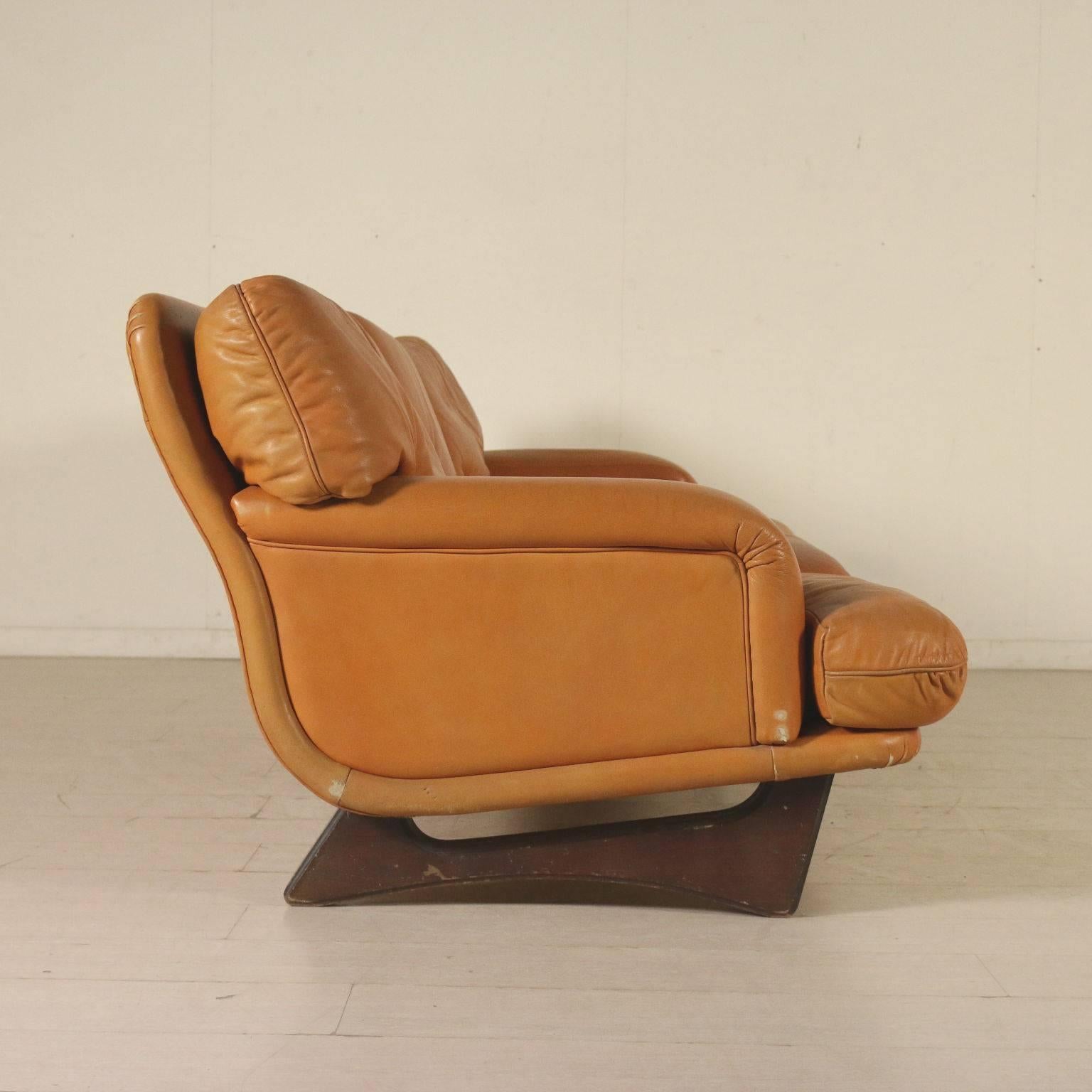 Sofa Foam Padding Leather Upholstery Vintage, Italy, 1960s In Good Condition In Milano, IT