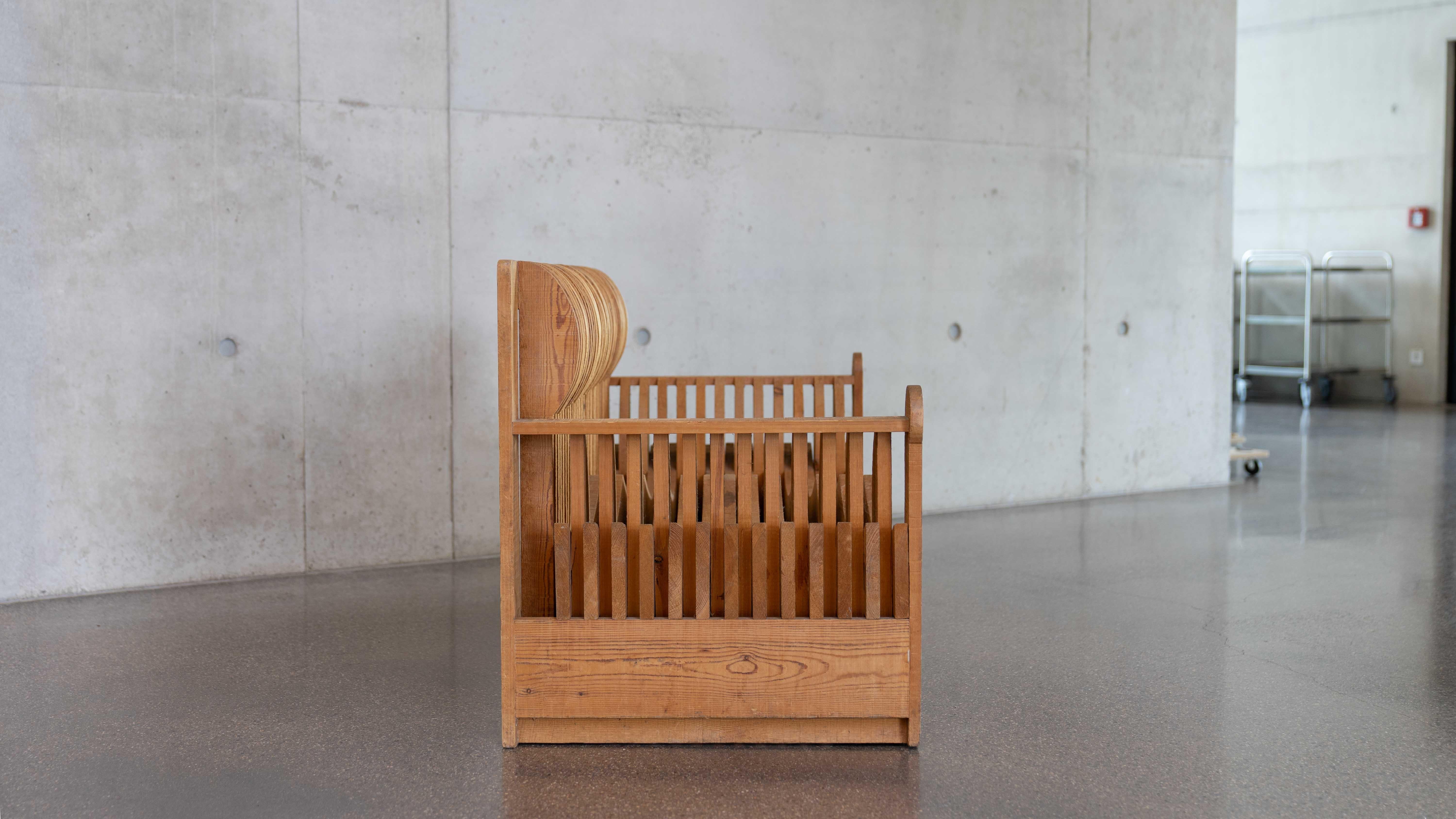 Sofa de la série Mobili nella Valle de Mario Ceroli pour Poltronova en vente 3