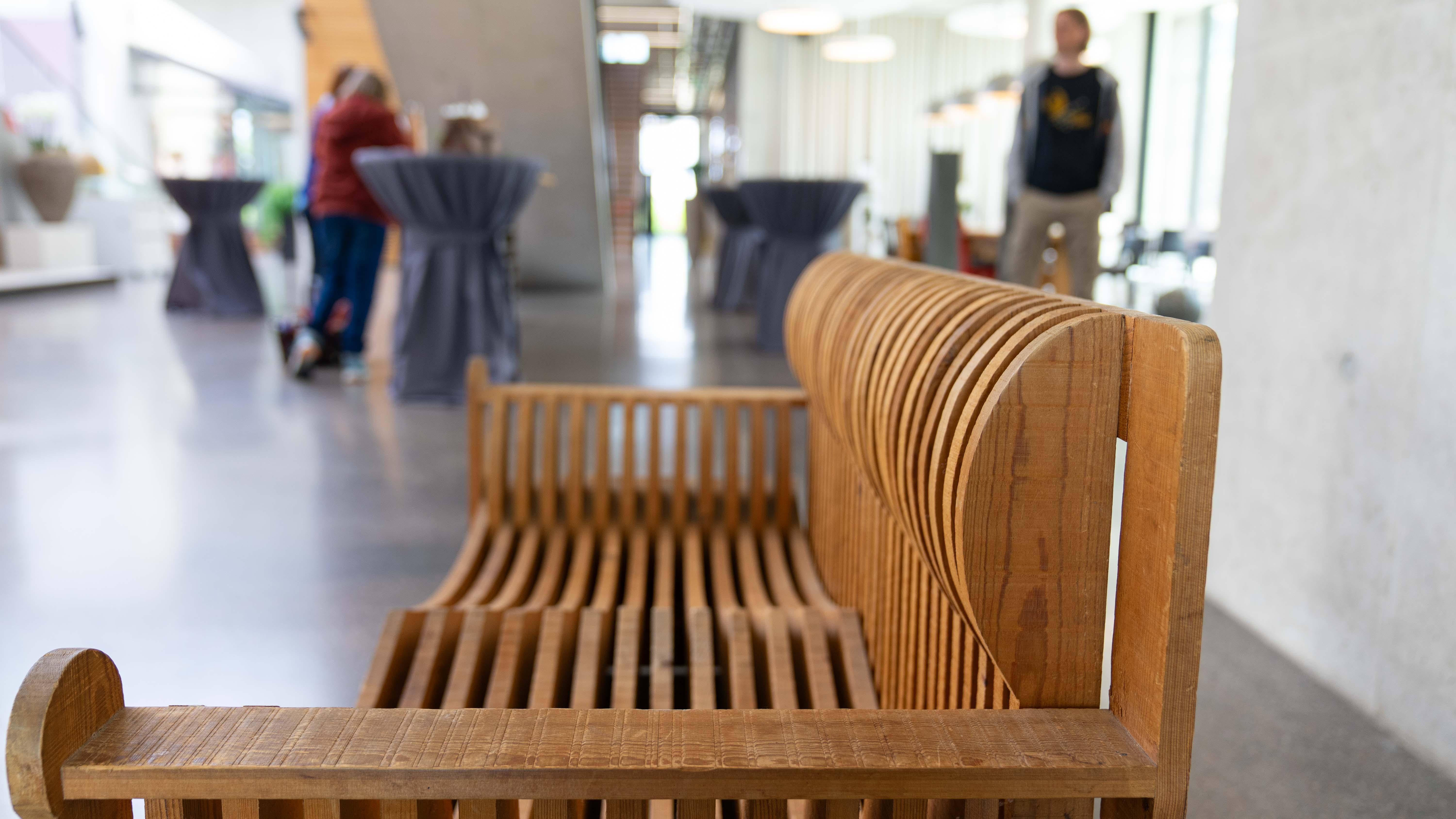Sofa de la série Mobili nella Valle de Mario Ceroli pour Poltronova en vente 8