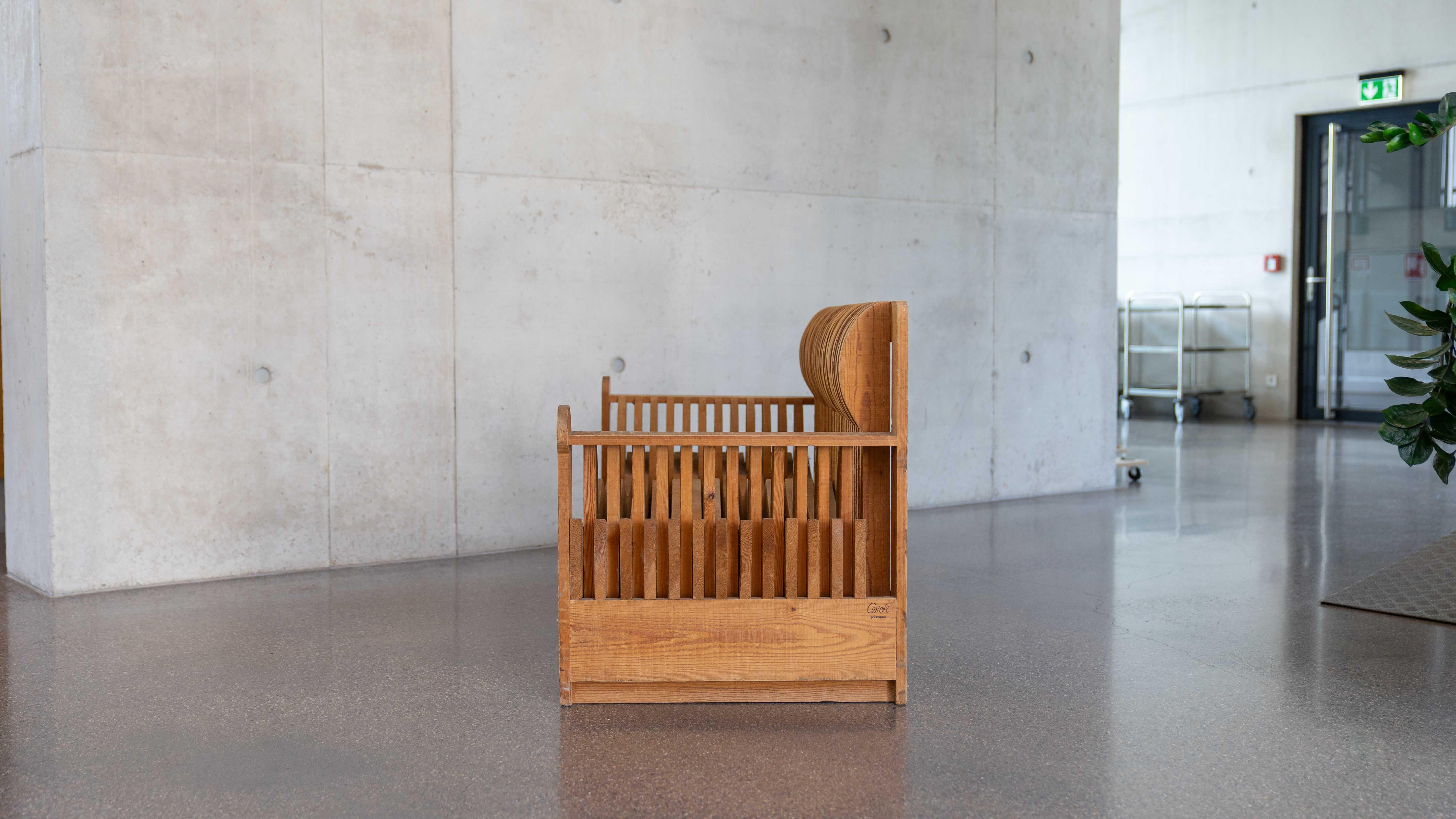 Fin du 20e siècle Sofa de la série Mobili nella Valle de Mario Ceroli pour Poltronova en vente