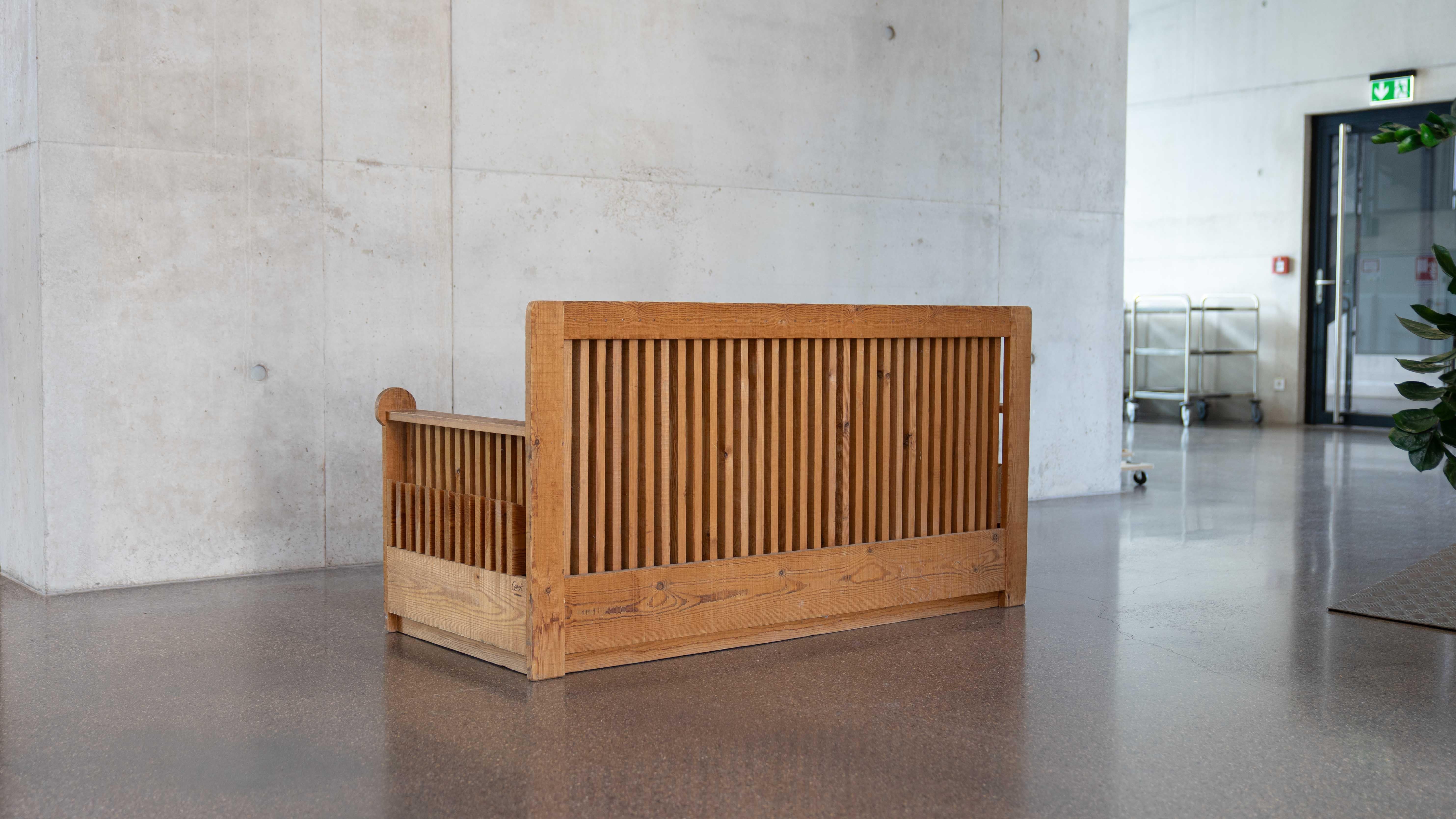 Pin Sofa de la série Mobili nella Valle de Mario Ceroli pour Poltronova en vente