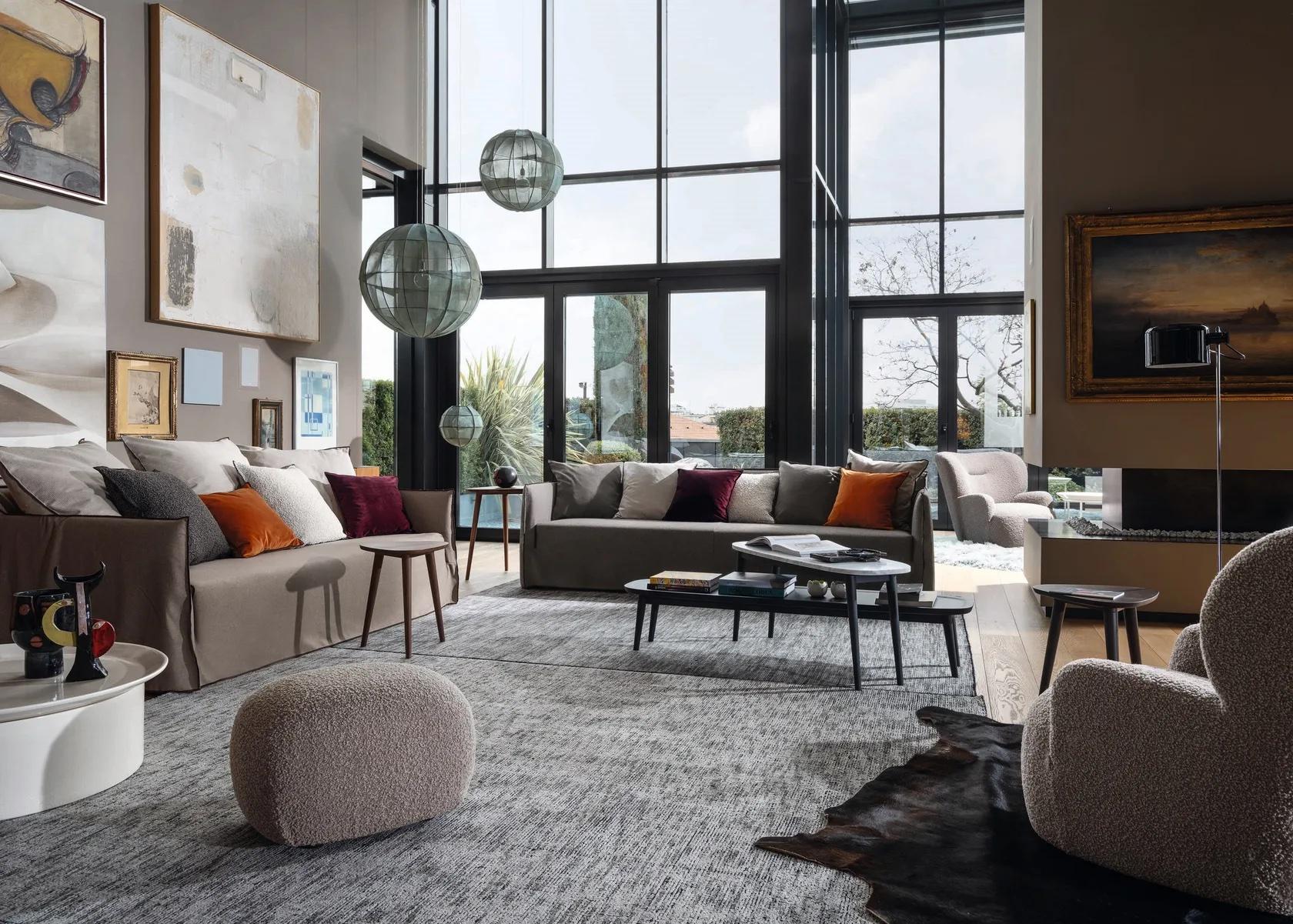 Gervasoni Ghost 112 - Sofá
Diseño: Paola Navone

Ghost 112 es un sofá elegante y generoso, que forma parte de la versátil colección Ghost. Con su limpia estructura acolchada en espuma de poliuretano, garantiza durabilidad y comodidad, mientras que