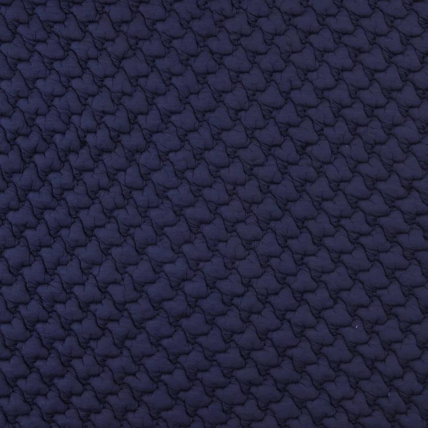 Gervasoni Nuvola 12 Sofa
Entwurf: Paola Navone

Die Nuvola-Kollektion zeichnet sich durch ihre weichen, einladenden Formen aus, die Komfort und Ungezwungenheit verkörpern. Das Sofa Nuvola 12 lädt zum Versinken ein: Die hohen Armlehnen umschließen