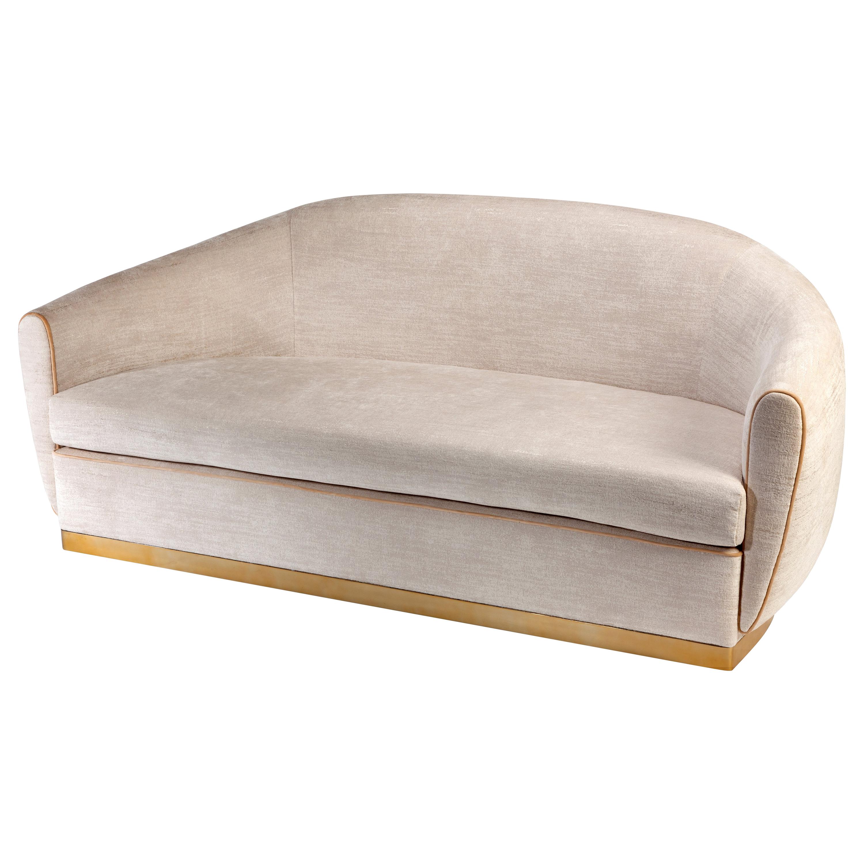Sofa Grace 3-Seat in Beige Marka 10 Upholstery and Polished Brass Base For Sale