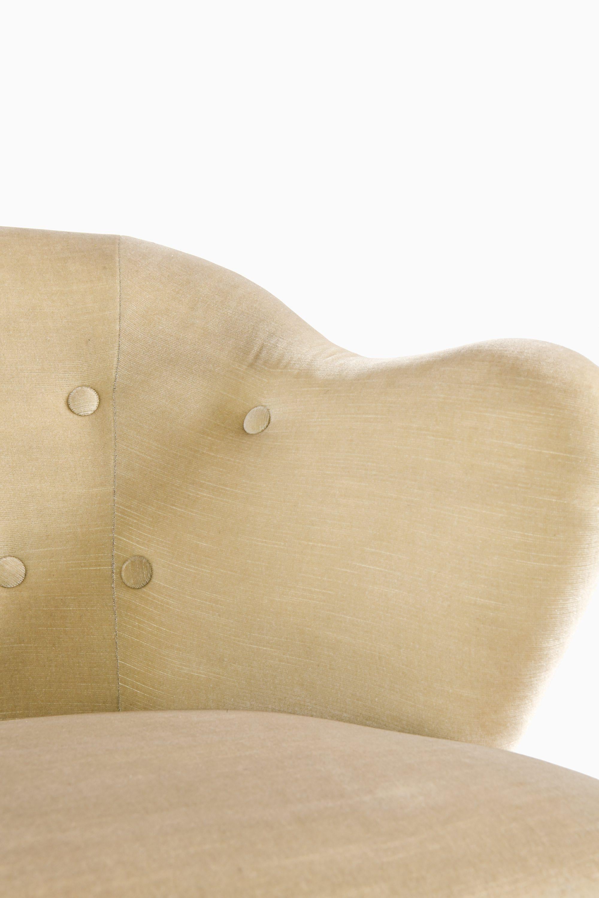 Sofa in Eschenbeinen mit originalem Samt-Mohair-Stoff von Flemming Lassen, 1940er Jahre im Zustand „Gut“ im Angebot in Limhamn, Skåne län