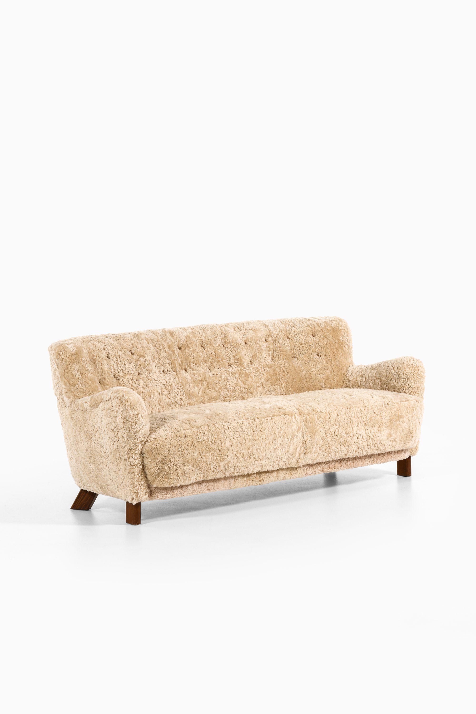 Divano in Beeche e rivestito in pelle di pecora di Fritz Hansen, 1941 in vendita 3