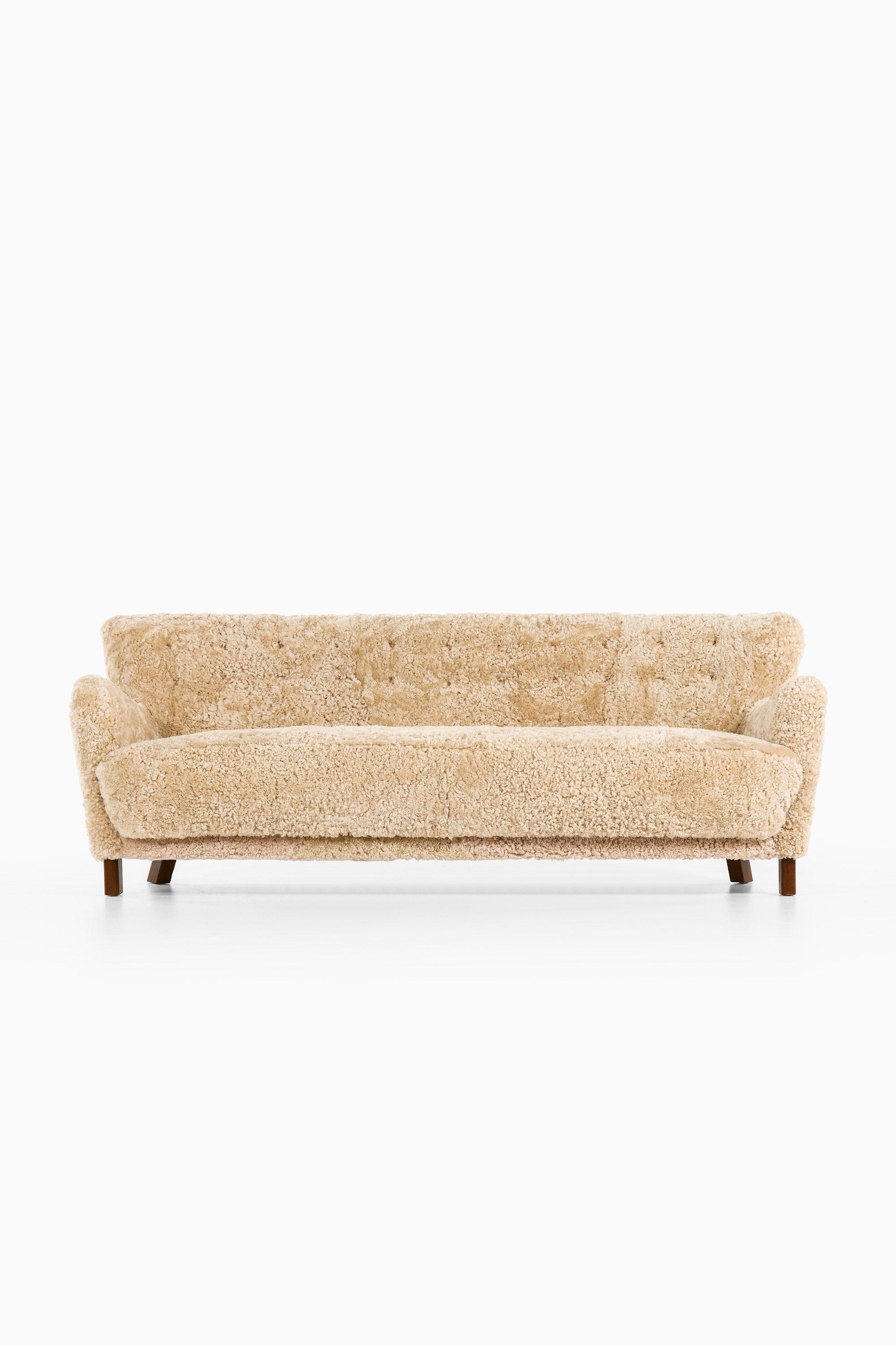 Divano in Beeche e rivestito in pelle di pecora di Fritz Hansen, 1941 in vendita 2