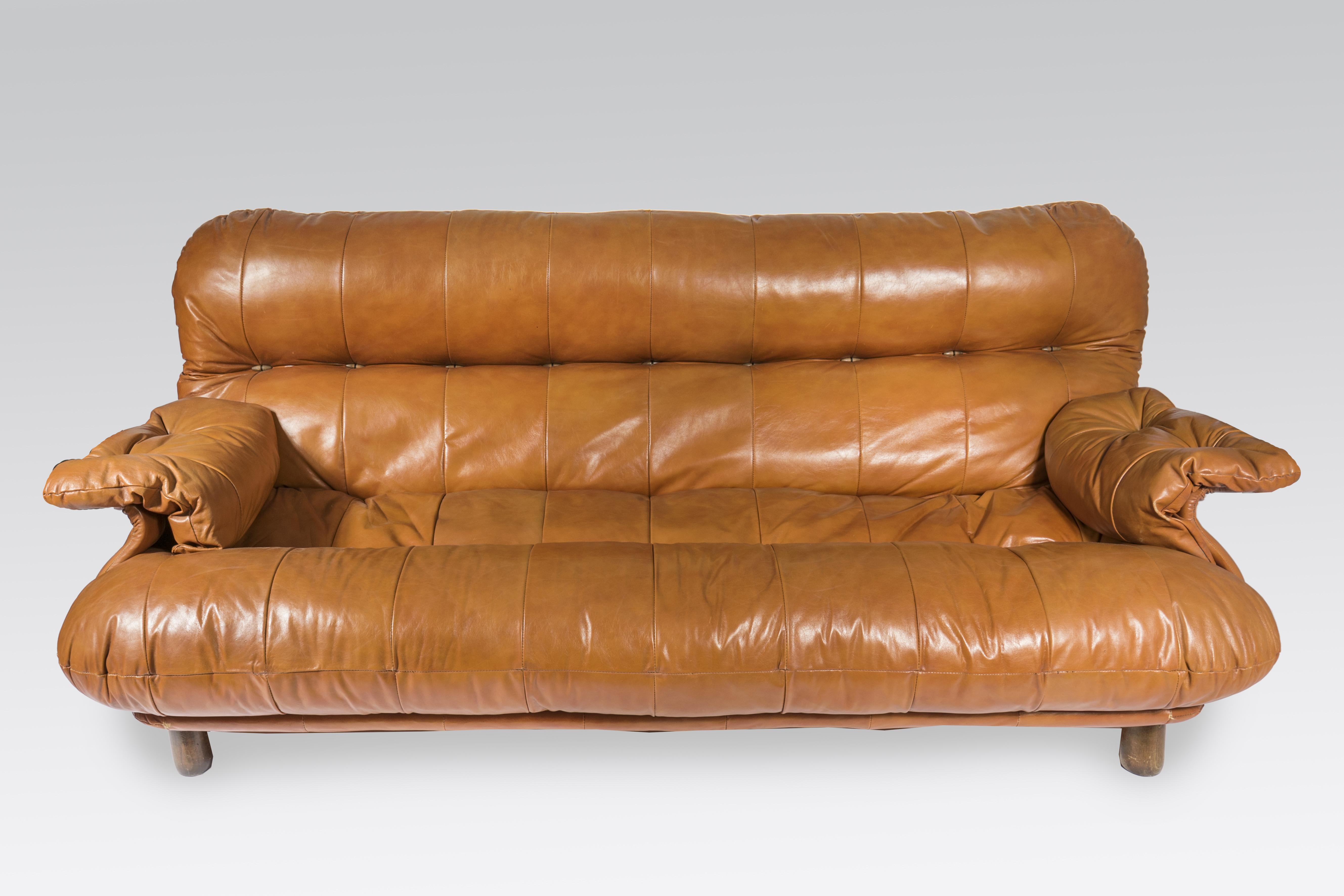 Late 20th Century Sofa in Cognac Leather and Wood