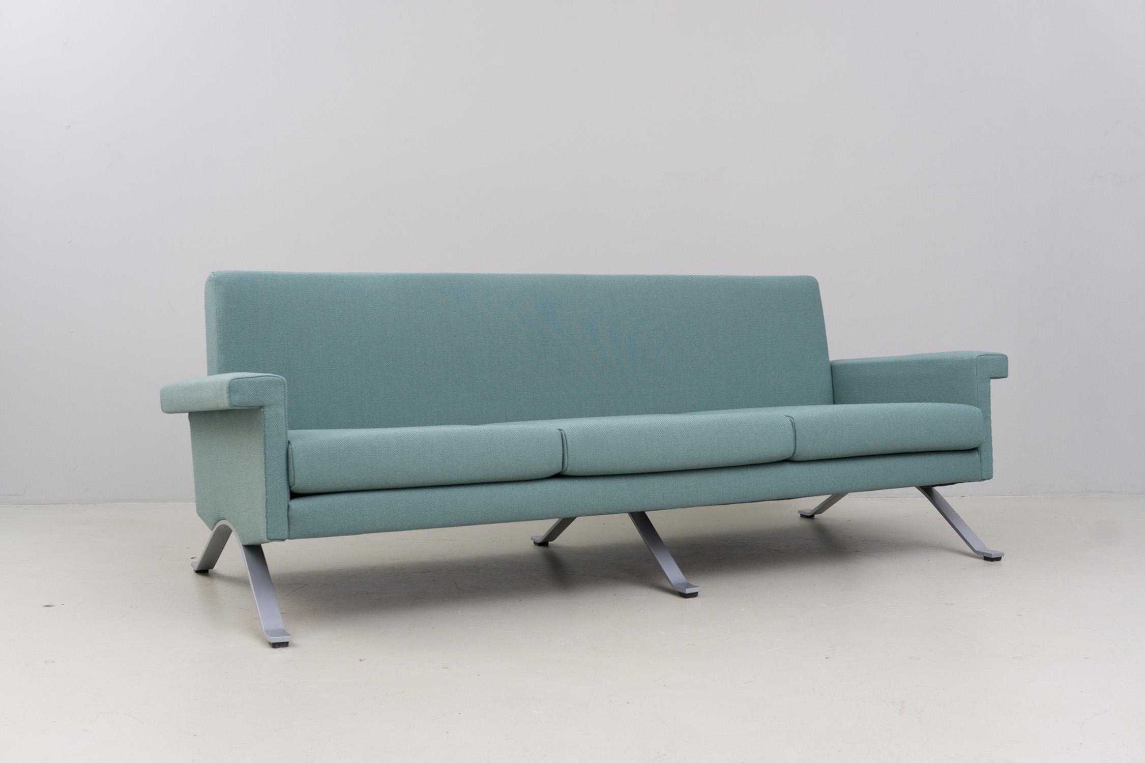 Modern Sofa in Grey-Green, Model '875', Ico Parisi, 1960 For Sale