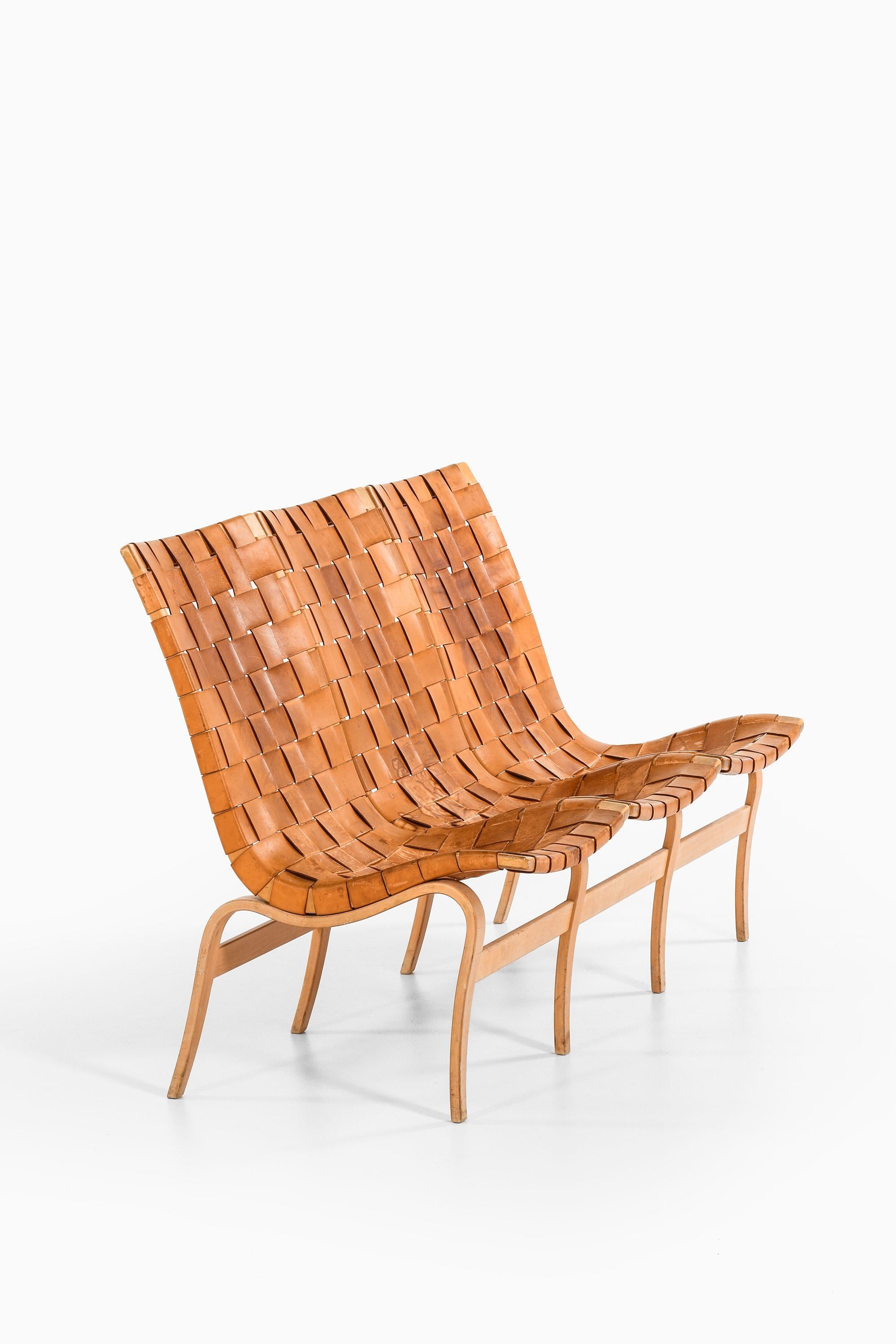 Sofa aus laminierter Birke und Original-Lederband von Bruno Mathsson, 1968

Zusätzliche Informationen:
MATERIAL: Laminiertes Birkenholz und Original-Leder-Gurtband
Stil: Mitte des Jahrhunderts, skandinavisch
Seltenes Sofamodell Eva
Produziert von