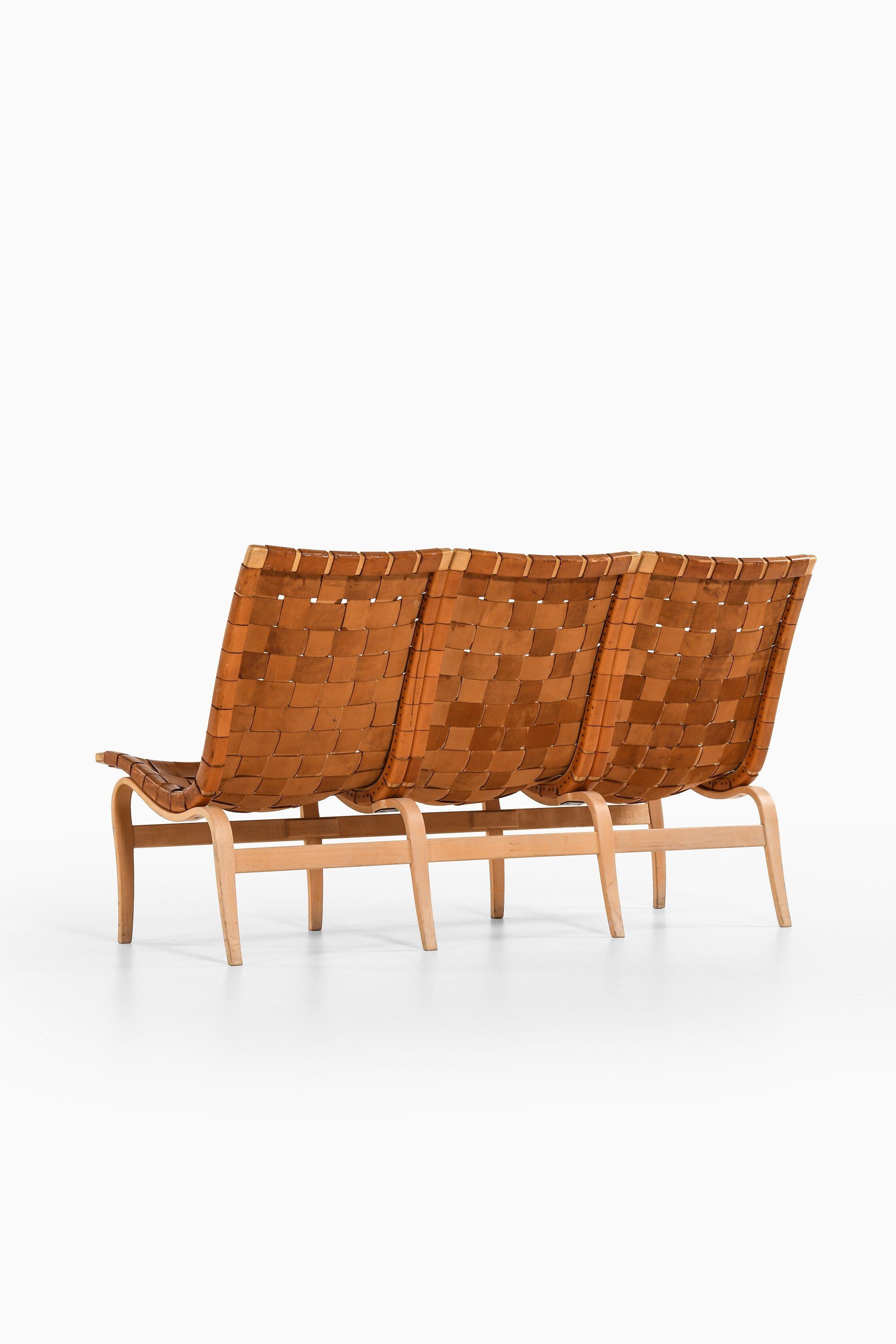 Sofa aus laminierter Birke und Original-Lederband von Bruno Mathsson, 1968 (Schwedisch) im Angebot