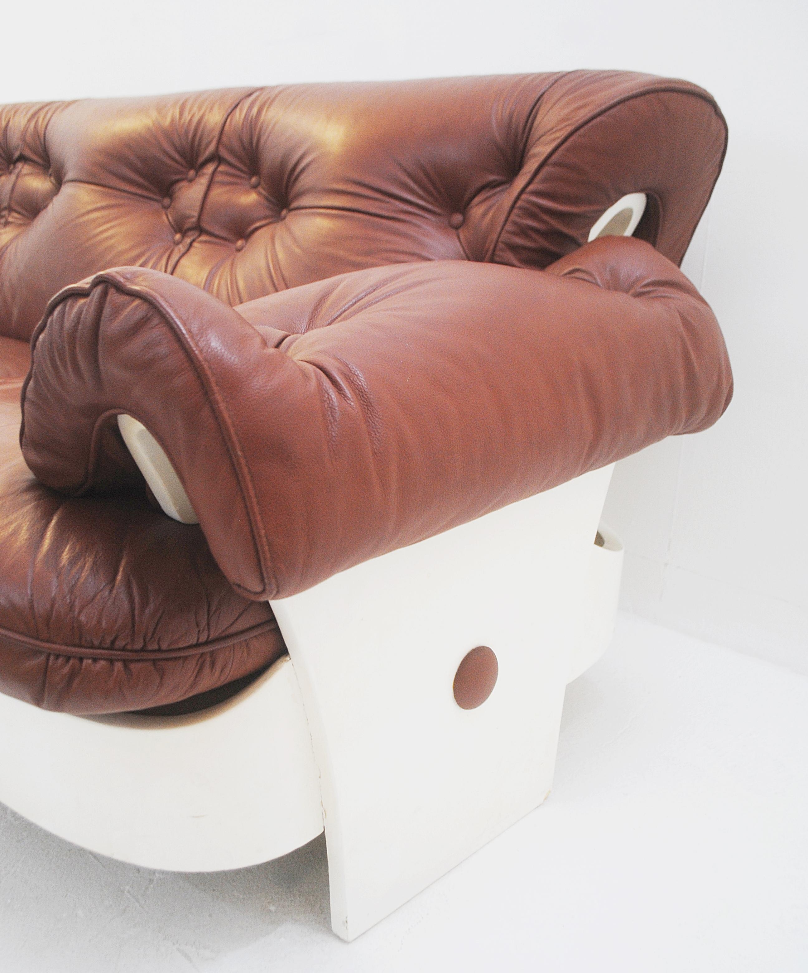 Sofa in Leather and Lacquered Wood, Italy, circa 1980s In Good Condition For Sale In Brussels, BE