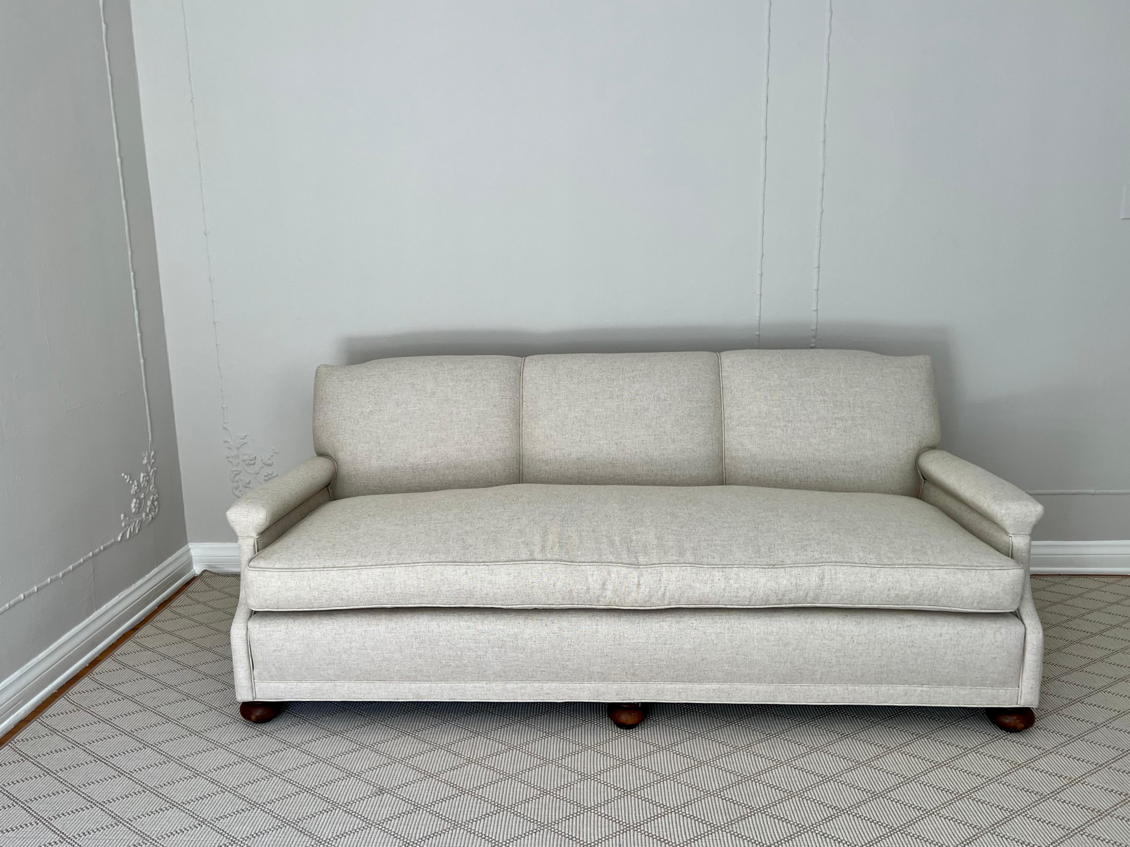 Sofa in Linen and Down Upholstery and Bun Feet In Good Condition For Sale In Los Angeles, CA