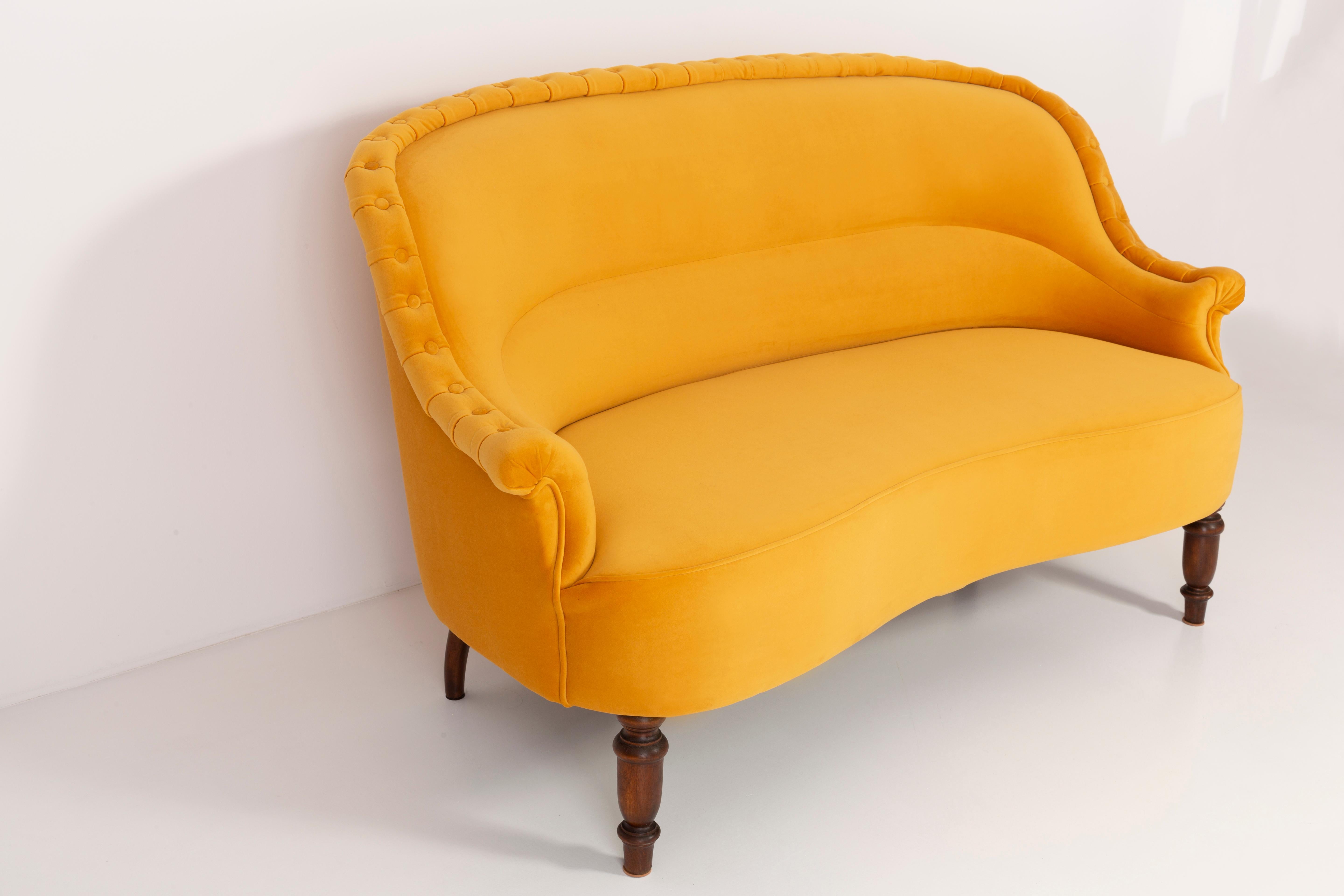 Sofa im Louis-XVI-Stil aus gelbem Senf, 1930er Jahre, Deutschland (Handgefertigt) im Angebot