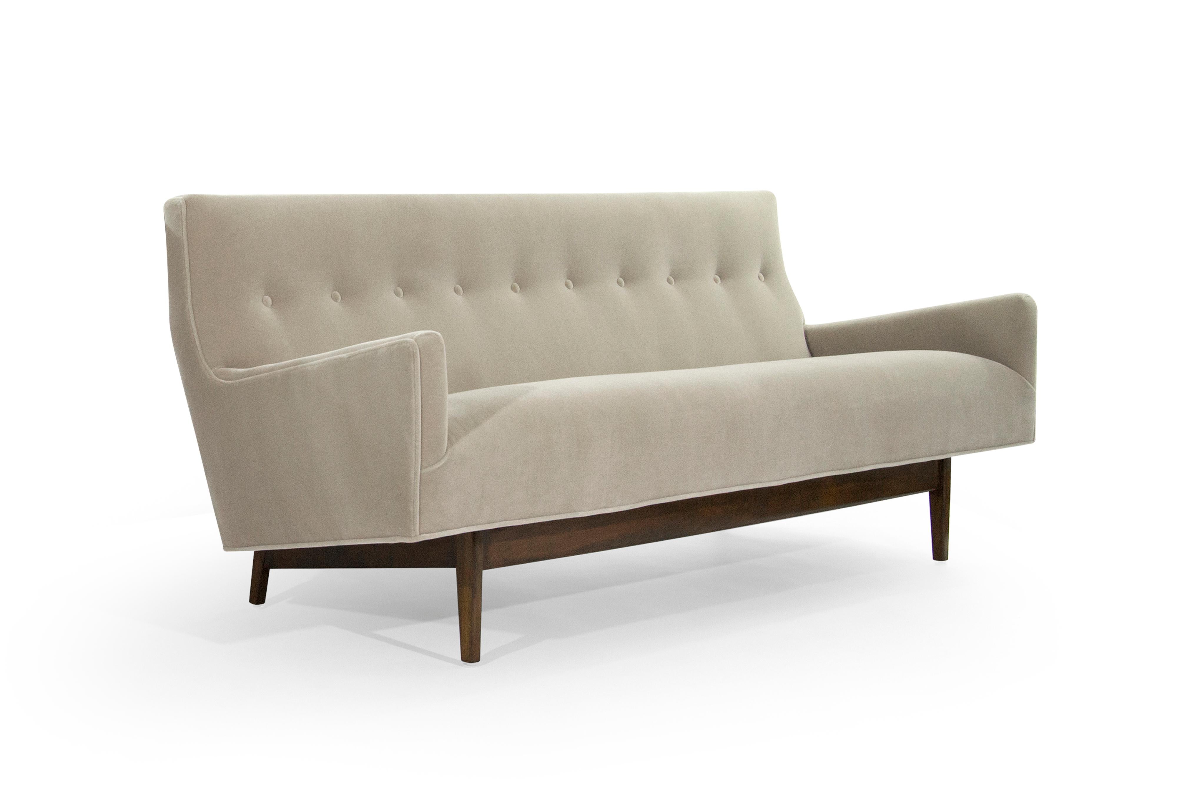 Fully restored down to its bones, fitted with handcut high density foam. Newly upholstered in natural mohair by Schellens. Walnut base in perfect condition.

  