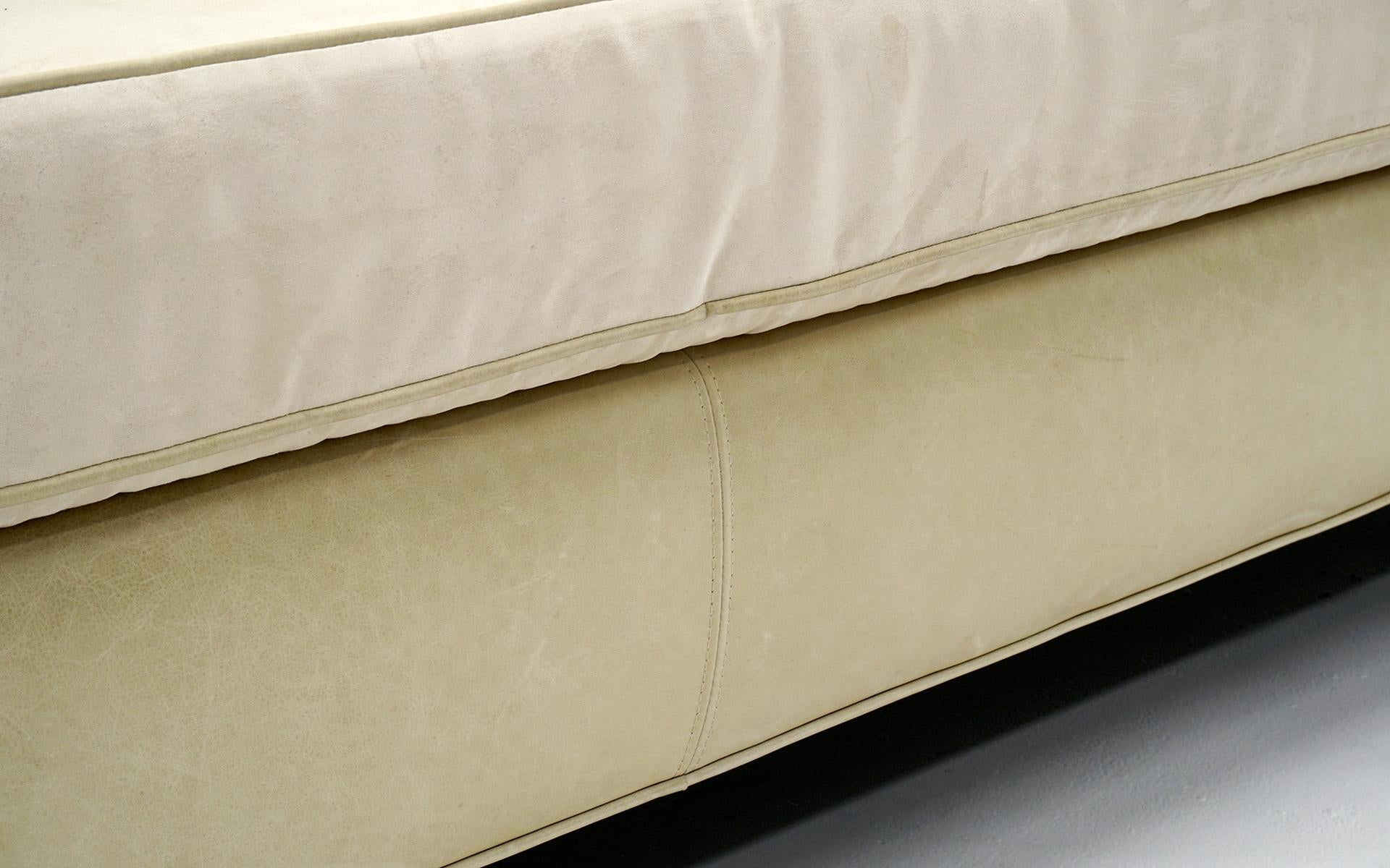 American Sofa in Off White /Beige Leather with Mohair Cushions by Niedermaier, Chicago