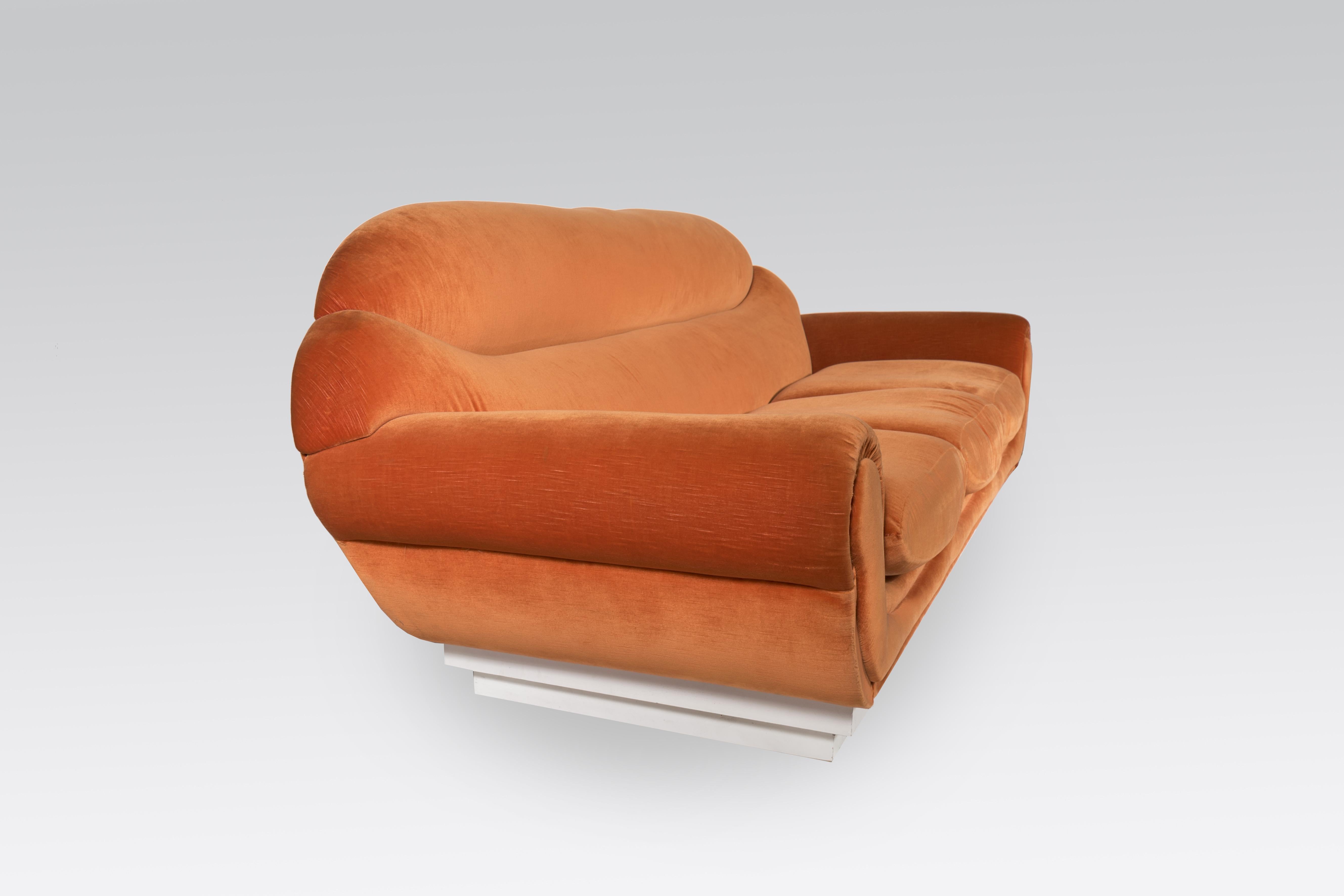 Sofa in Orange Fabric, 1970 In Good Condition In Brussels, BE