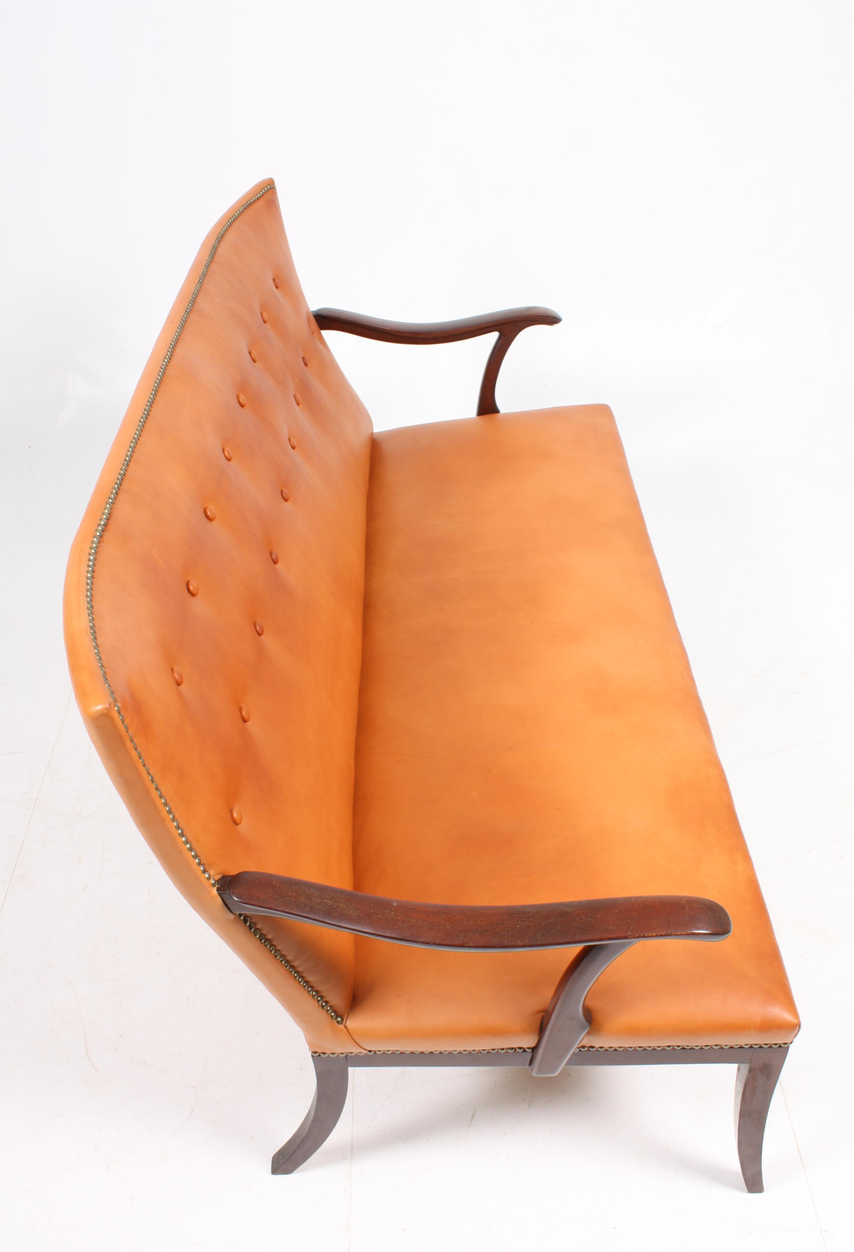 Sofa in Patinated Leather by Cabinetmaker Frits Hennigsen Made in Denmark, 1940 In Good Condition In Lejre, DK