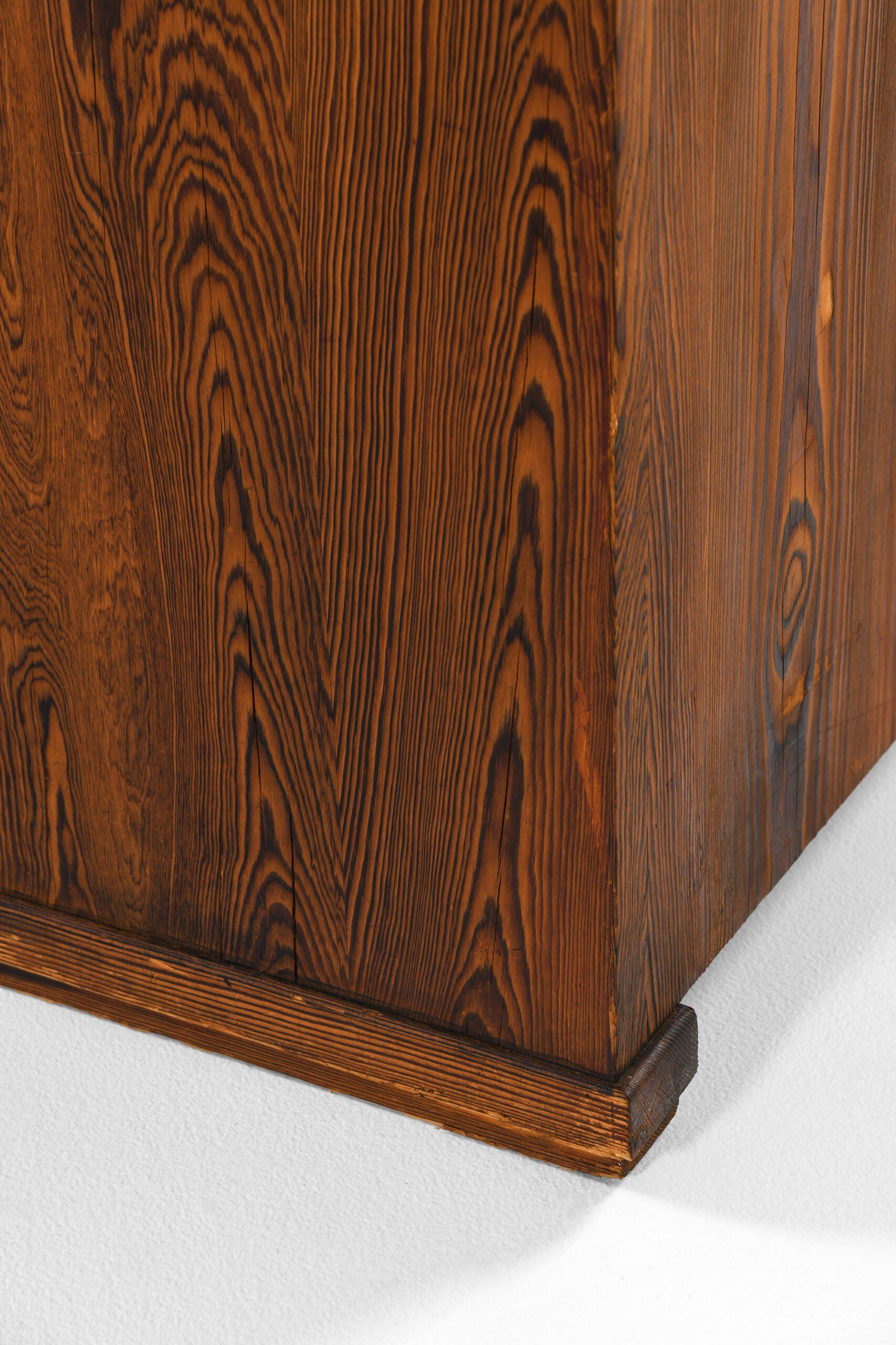 Sofa in Pine and Bouclé Attributed to Axel Einar Hjorth, 1930s For Sale 4