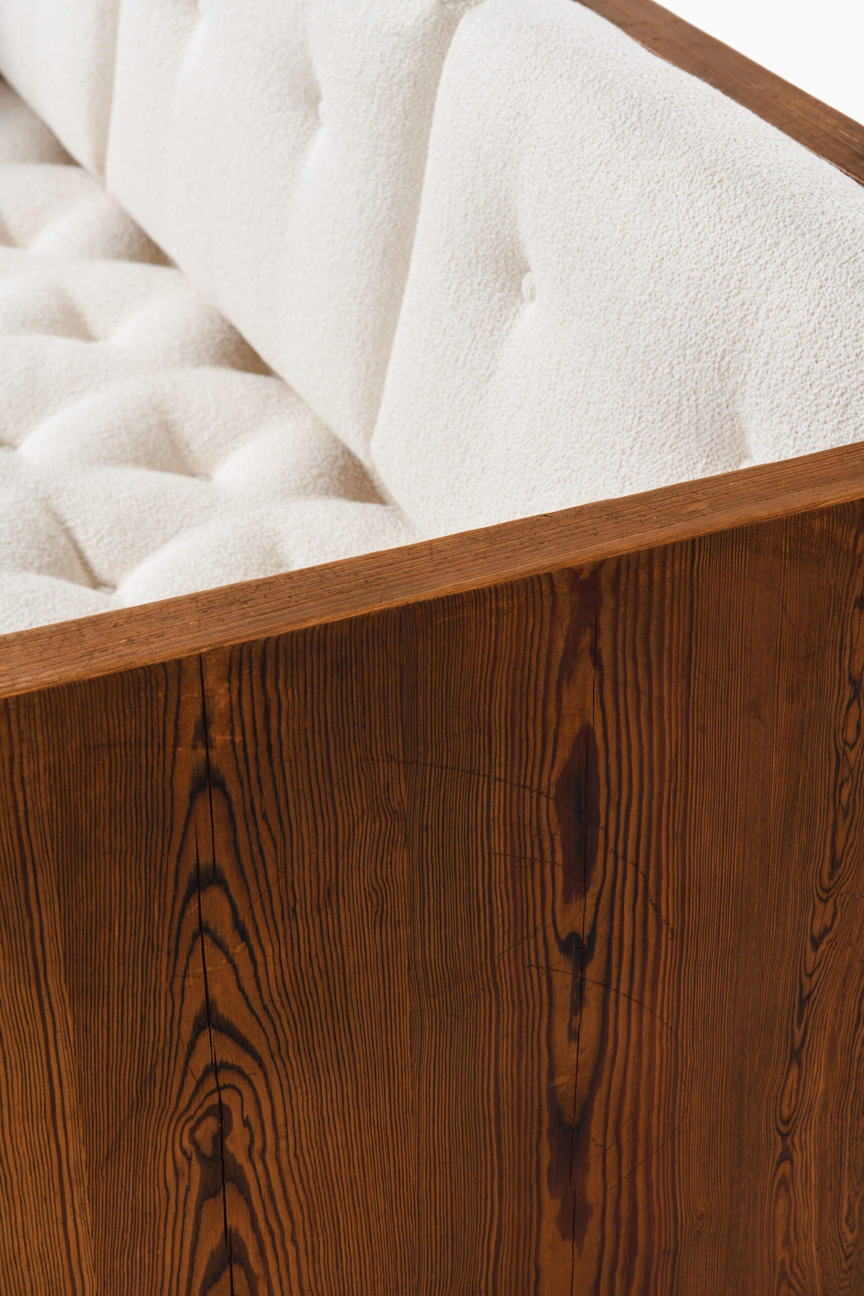 Sofa in Pine and Bouclé Attributed to Axel Einar Hjorth, 1930s For Sale 1