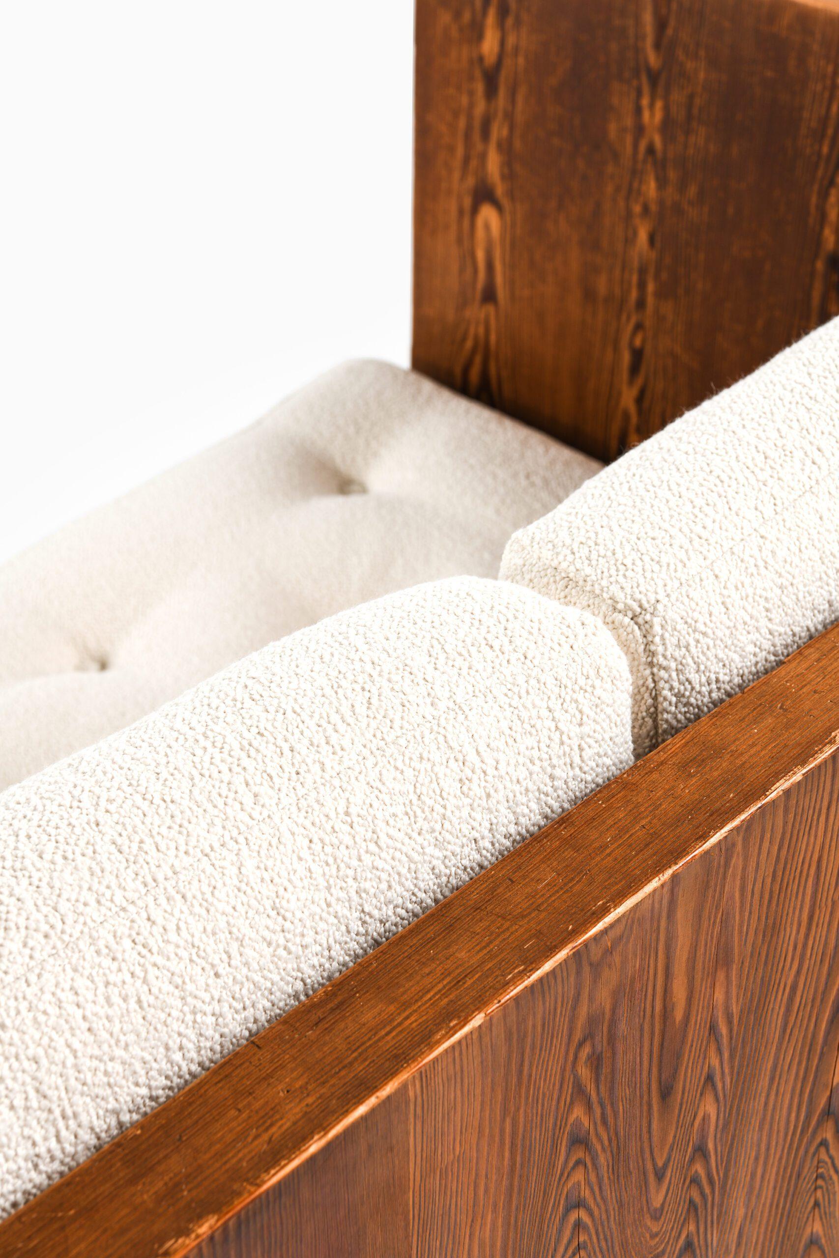 Sofa in Pine and Bouclé Attributed to Axel Einar Hjorth, 1930s For Sale 3