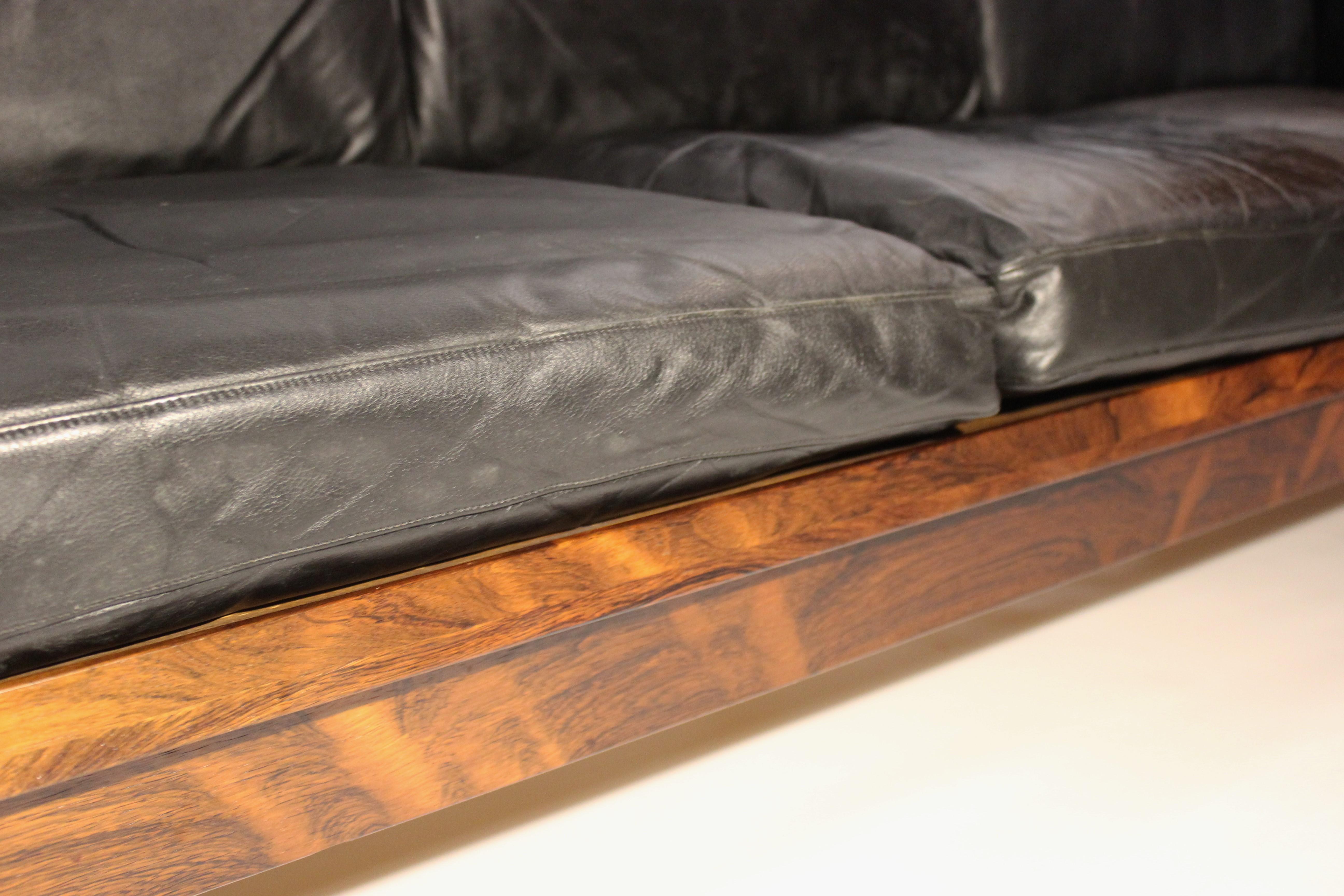 Sofa in Rosewood and Black Leather of Danish Design, 1960s In Good Condition In Lejre, DK