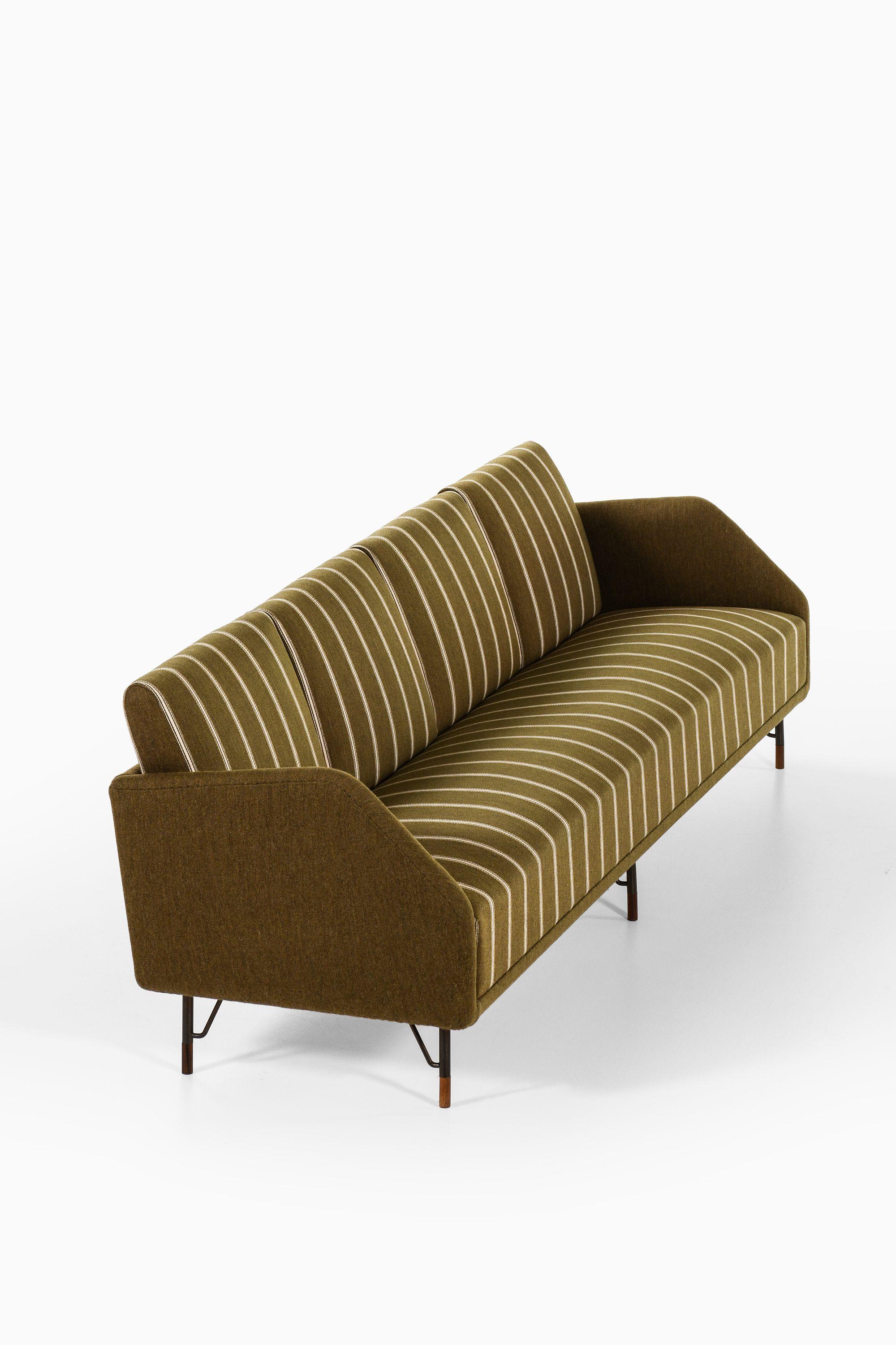 Scandinavian Modern Sofa in Rosewood, Steel and Original Wool Fabric by Finn Juhl, 1953 For Sale