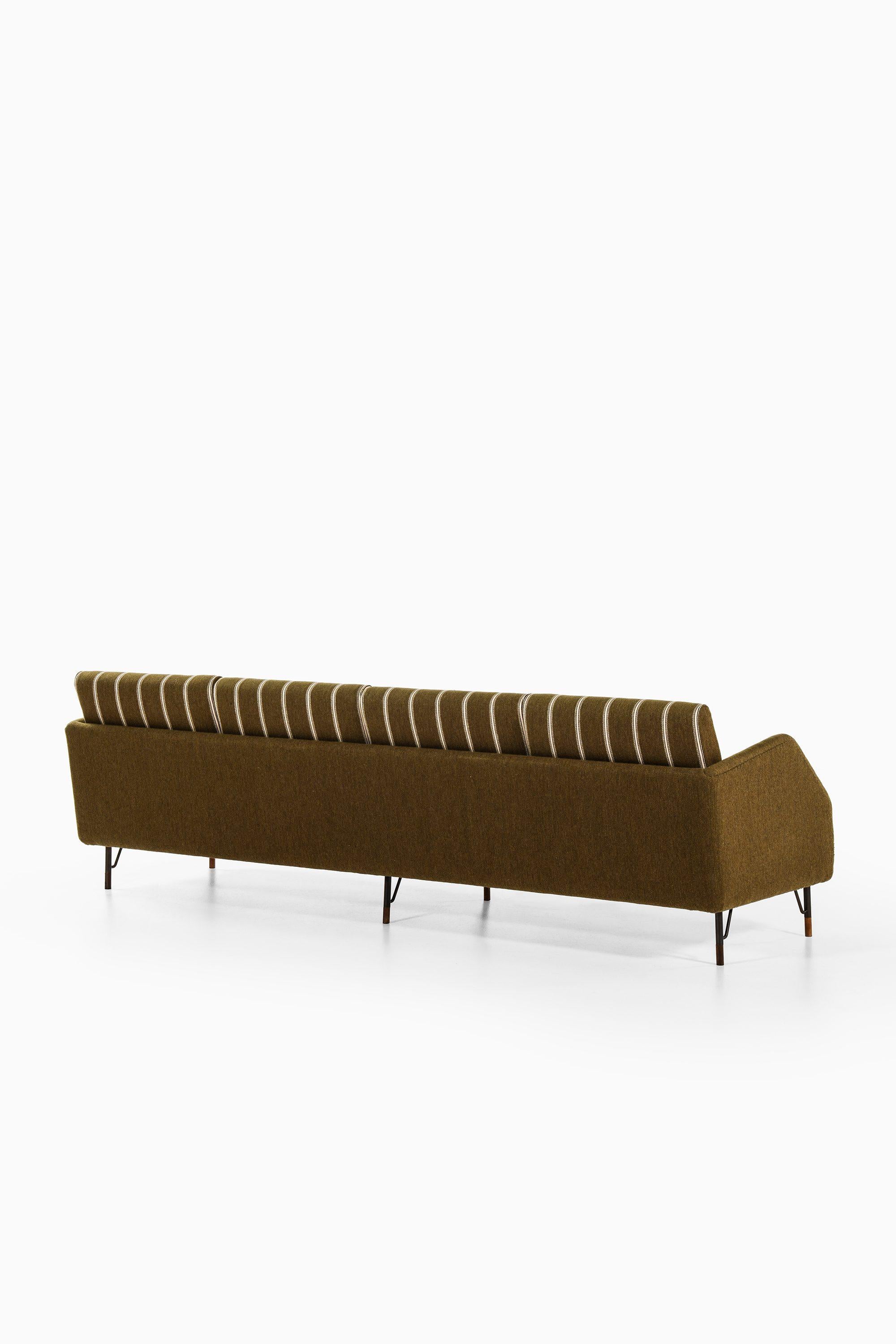Danish Sofa in Rosewood, Steel and Original Wool Fabric by Finn Juhl, 1953 For Sale