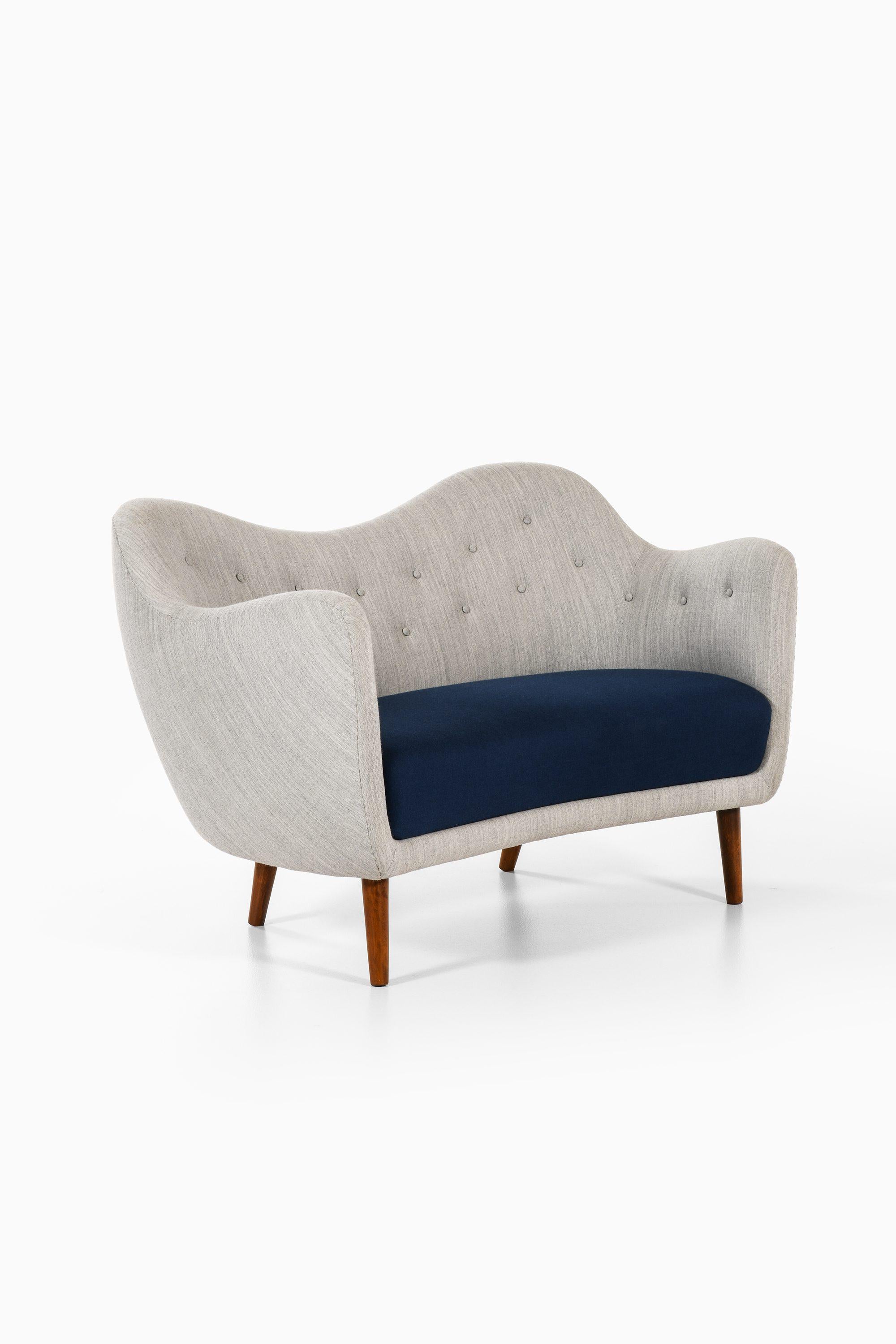 Canapé à pieds en Beeche teinté et retapissé par Finn Juhl, 1946 Bon état - En vente à Limhamn, Skåne län