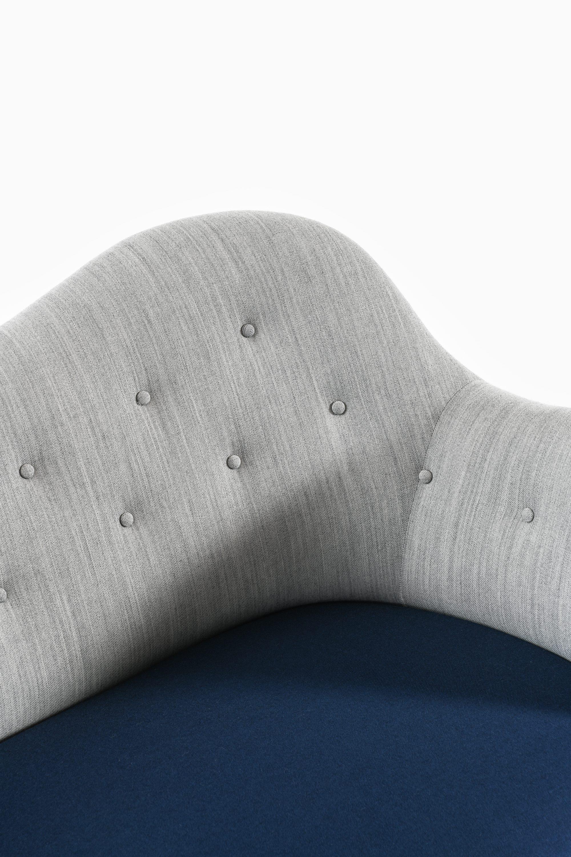 Hêtre Canapé à pieds en Beeche teinté et retapissé par Finn Juhl, 1946 en vente