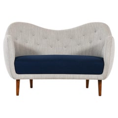 Canapé à pieds en Beeche teinté et retapissé par Finn Juhl, 1946