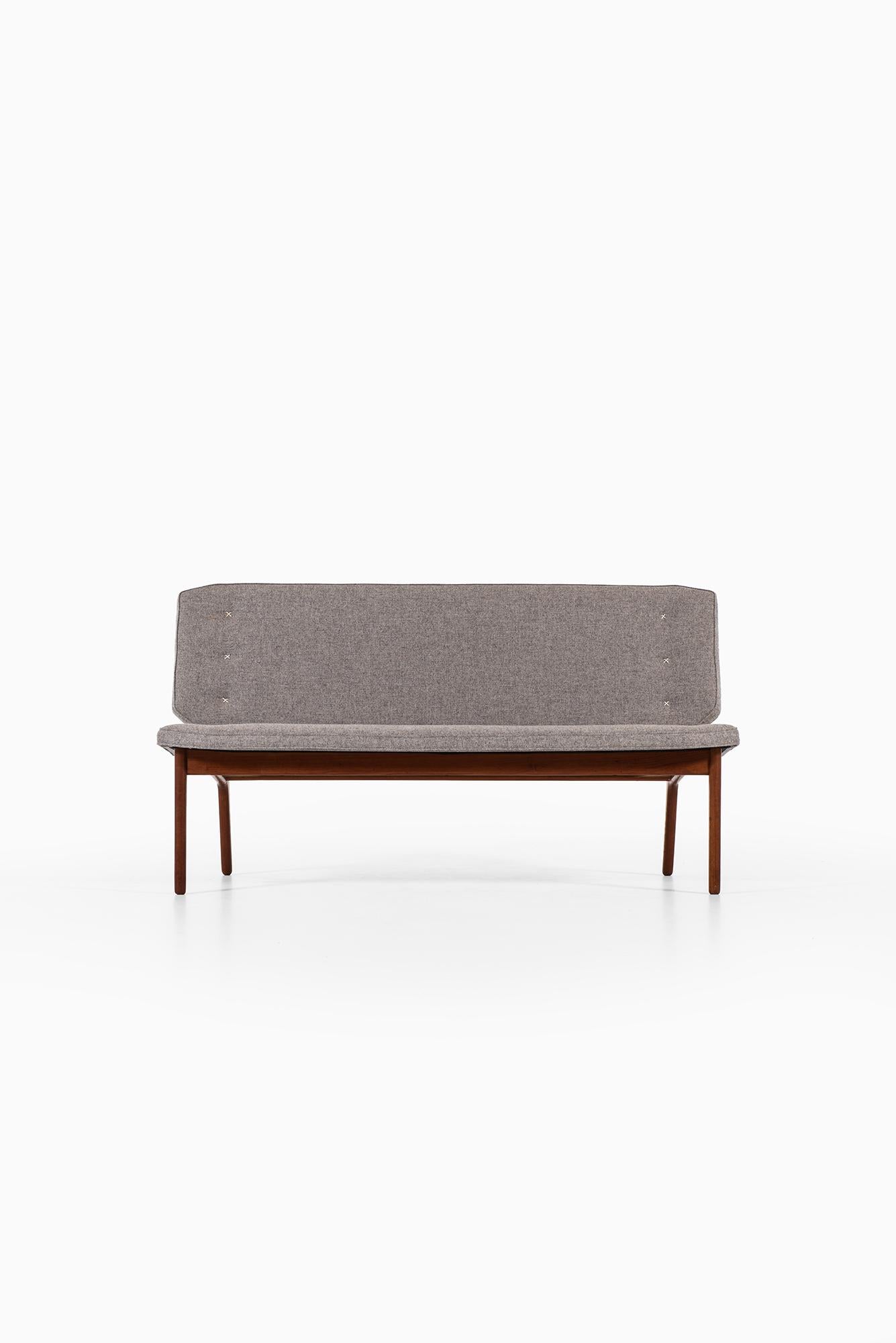 Seltenes Sofa eines unbekannten Designers. Produziert in Dänemark.