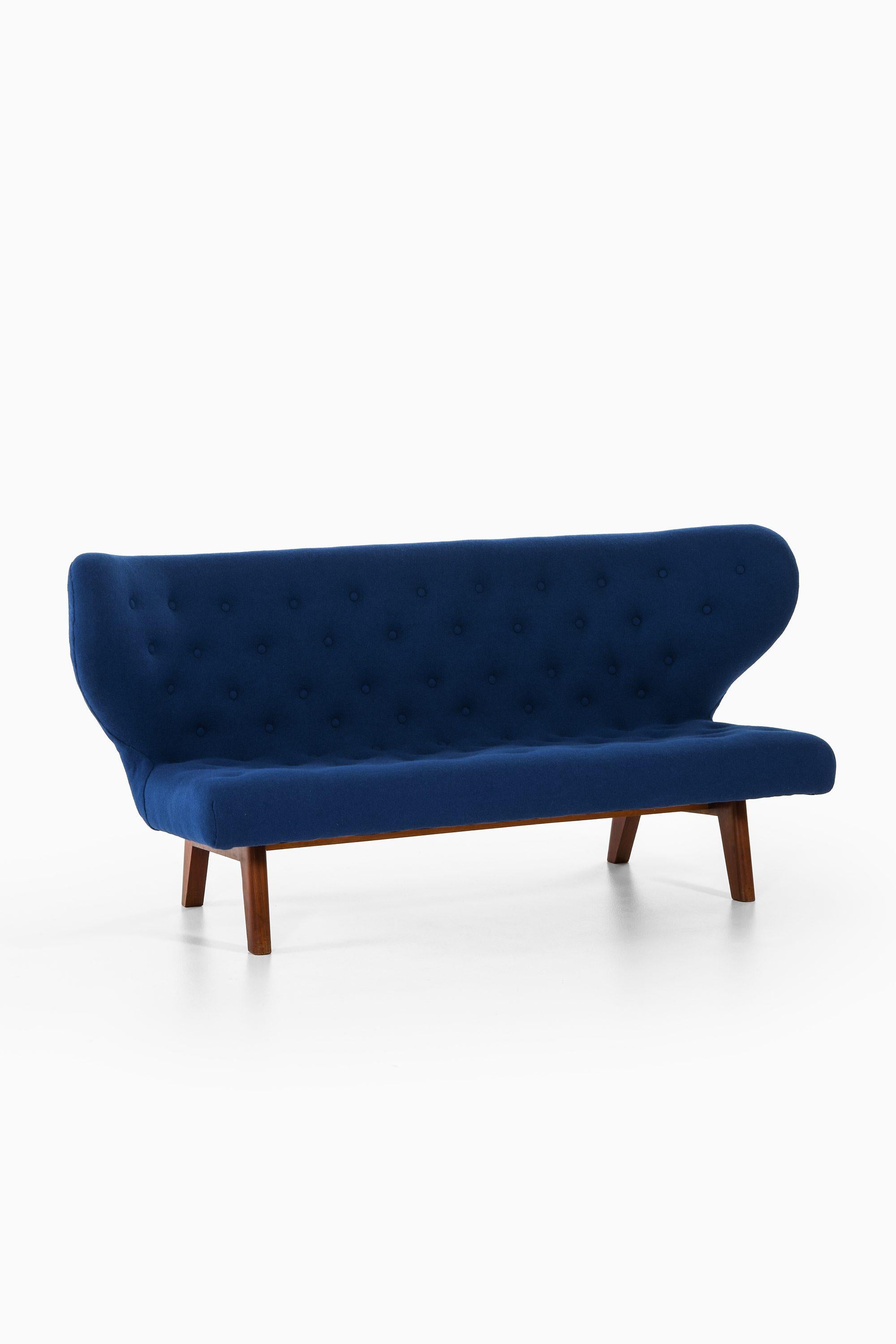 Sofa in Teak and Reupholstered in Kvadrat™ Fabric Attributed to Vilhelm Lauritzen, 1940's

Additional Information:
Material: Teak and reupholstered in Kvadrat™ fabric
Style: Mid century, Scandinavian
Produced in Denmark
Dimensions (W x D x H): 200 x