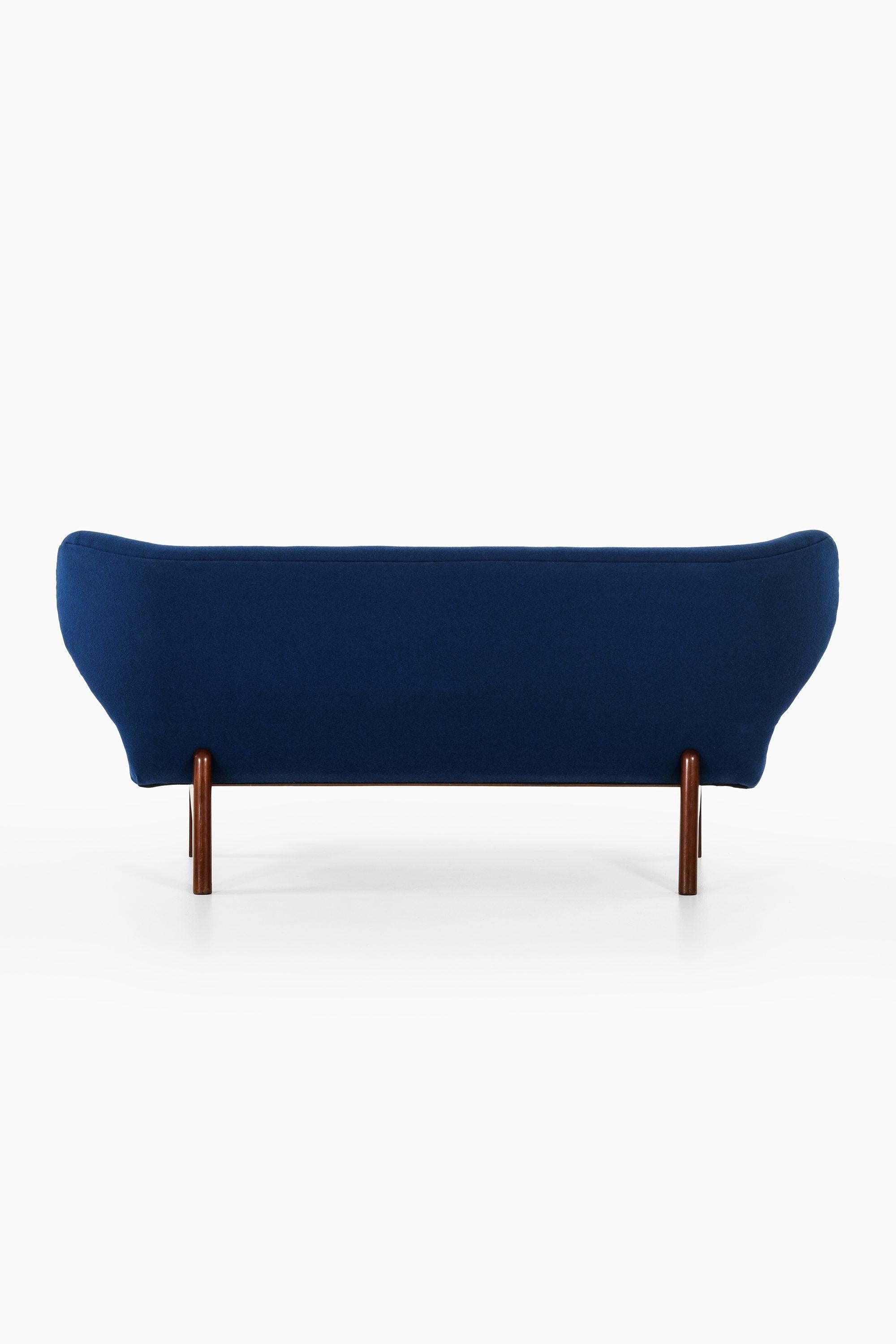 Sofa in Teak and Reupholstered in Kvadrat Fabric, 1940's In Good Condition For Sale In Limhamn, Skåne län