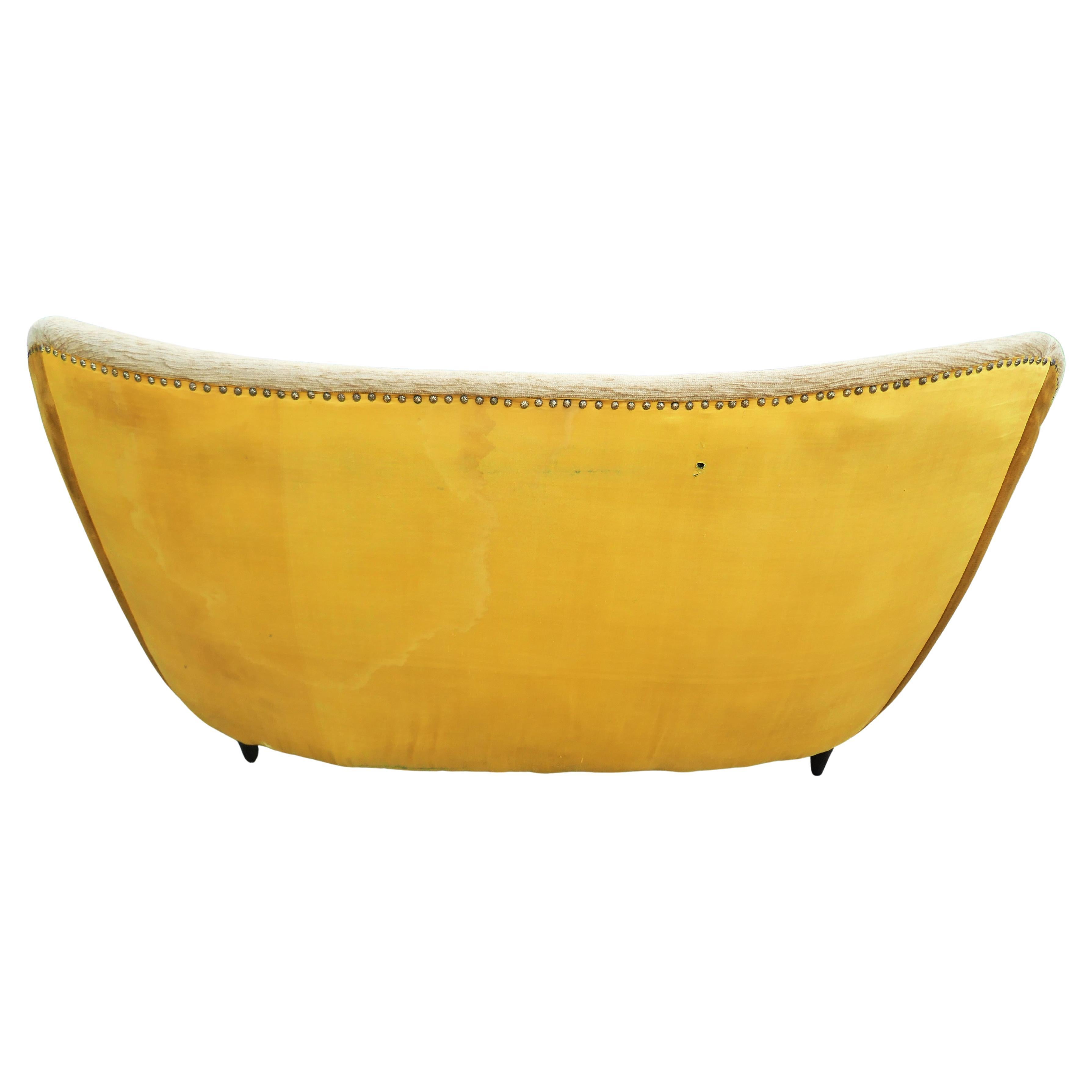 Canapé dans le style de Gio Ponti, Cesare Lacca, Guglielmo Veronesi. en vente 3