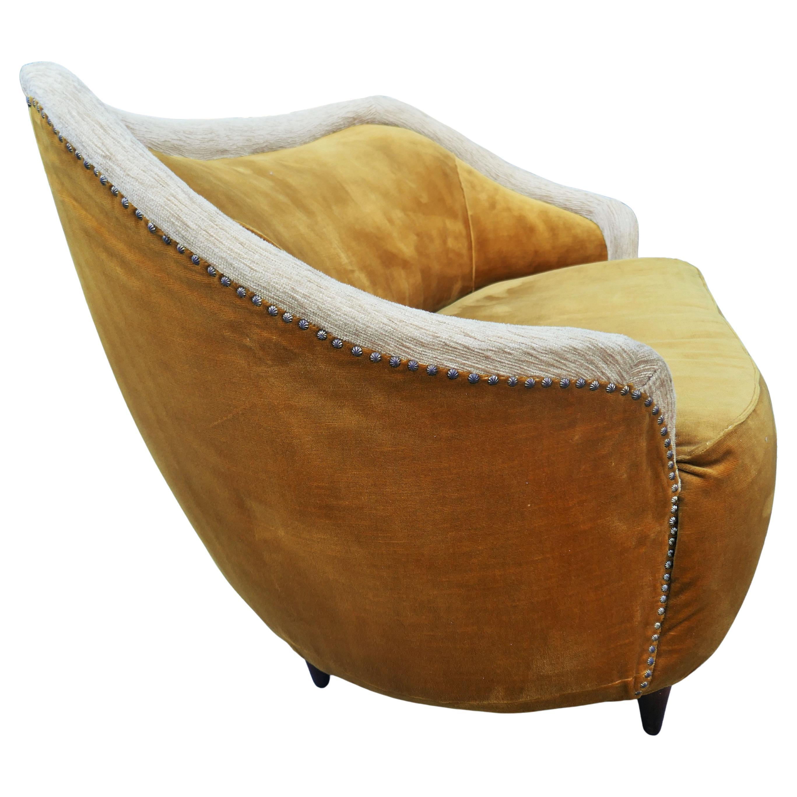 Tissu Canapé dans le style de Gio Ponti, Cesare Lacca, Guglielmo Veronesi. en vente