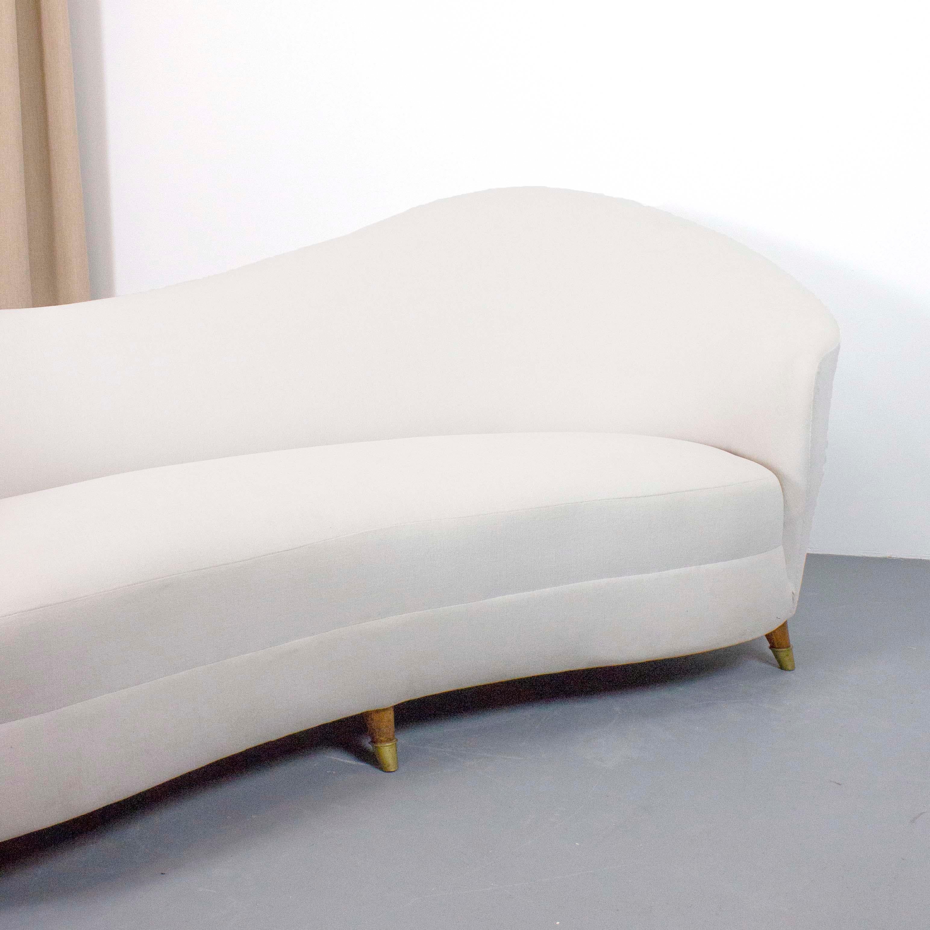 Italian Sofa in washable white upholstery - Italy - Atr Federico Munari - c.1960 For Sale