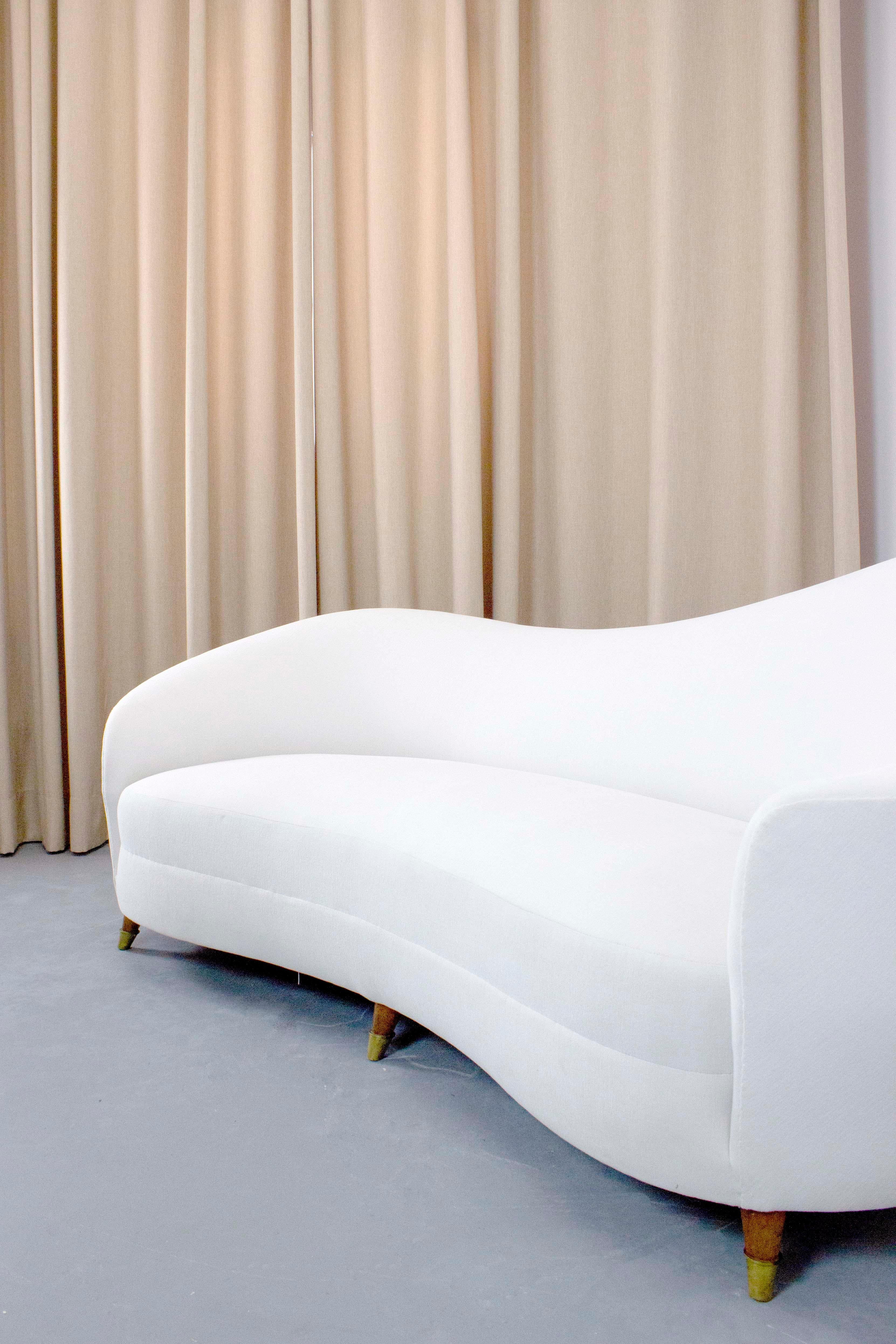 Mid-20th Century Sofa in washable white upholstery - Italy - Atr Federico Munari - c.1960 For Sale