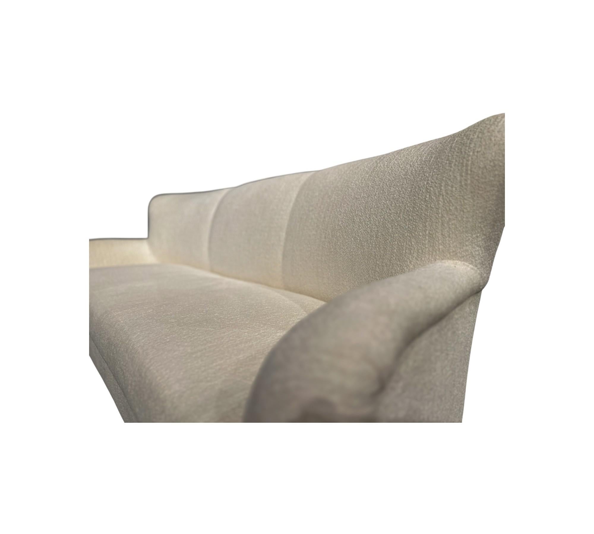 Sofa in White Boucle, Forma Brazil, 1960s - Lot 51 For Sale 6