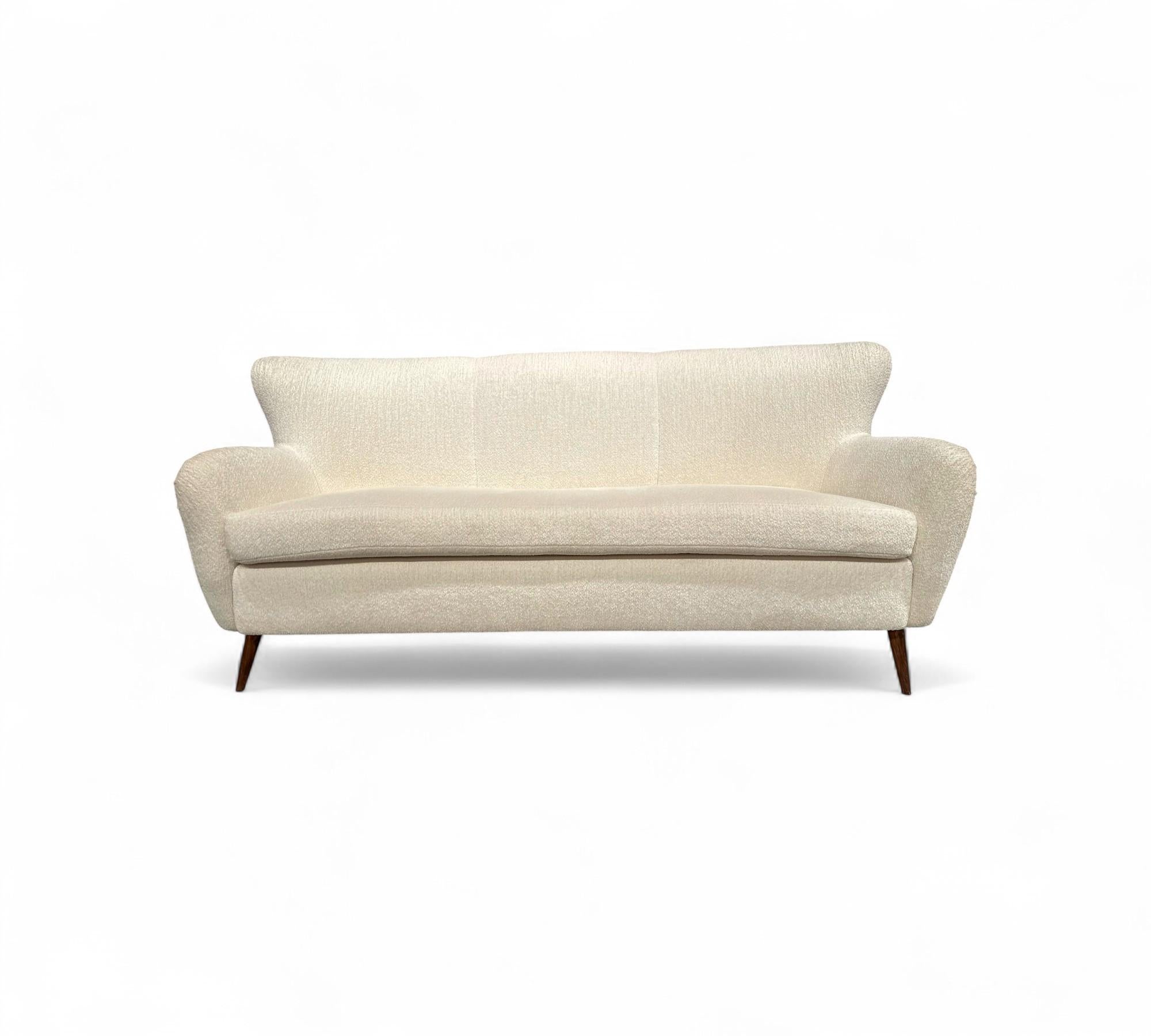 Sofa in White Boucle, Forma Brazil, 1960s - Lot 51 For Sale 7