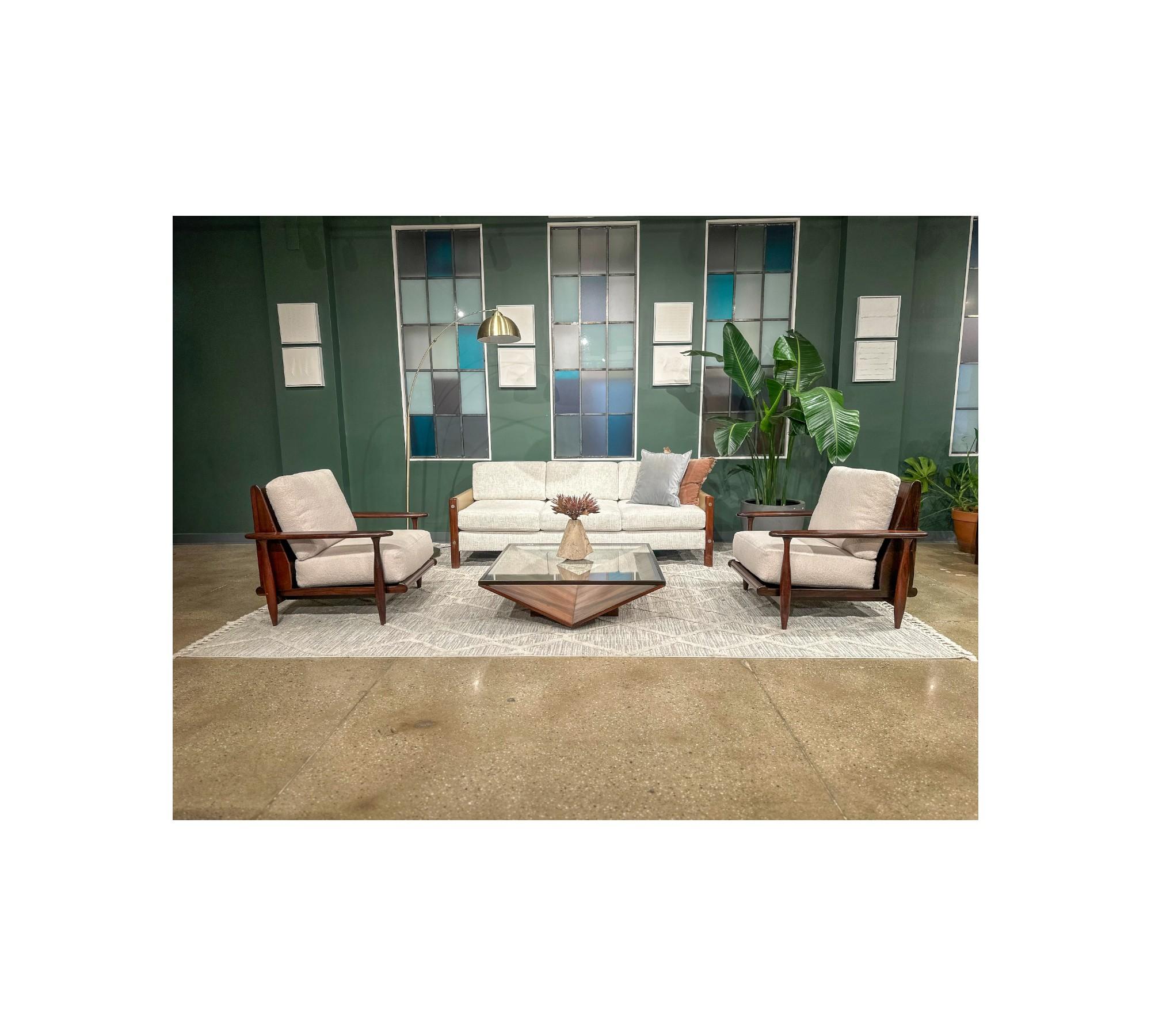 Sofa in White Boucle, Forma Brazil, 1960s - Lot 51 For Sale 13