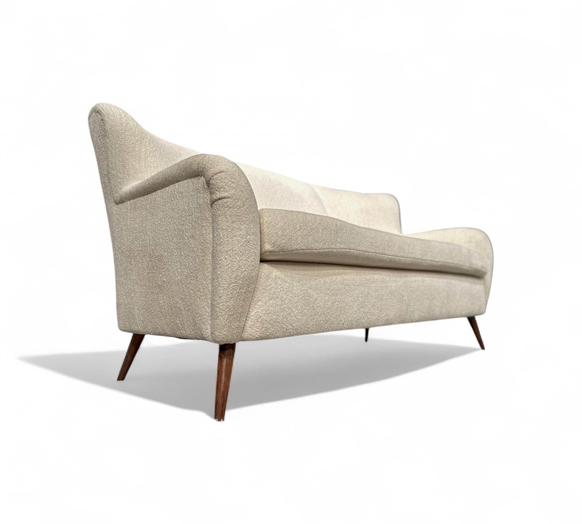 Sofa in White Boucle, Forma Brazil, 1960s - Lot 51 In Good Condition For Sale In New York, NY