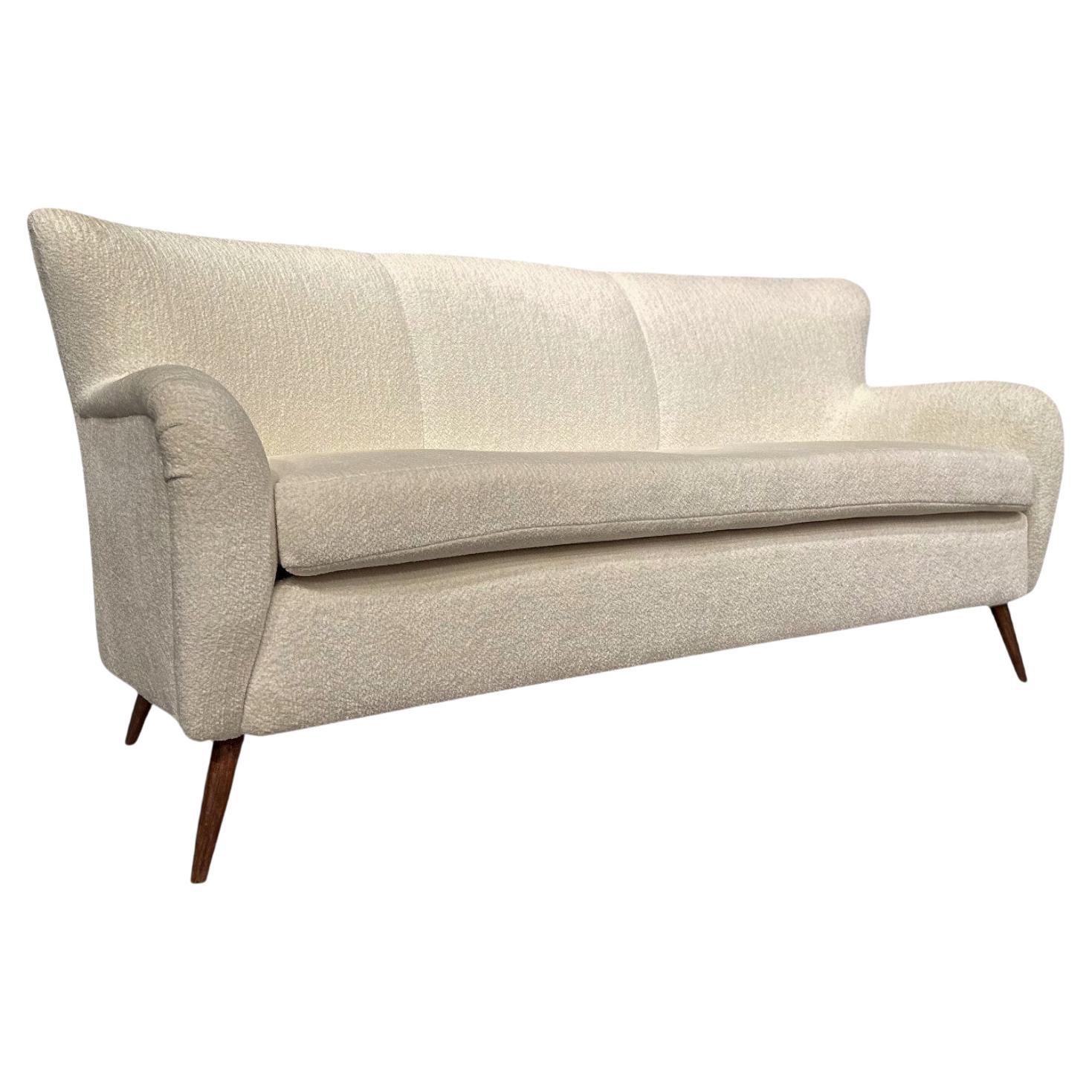 Sofa in White Boucle, Forma Brazil, 1960s - Lot 51 For Sale